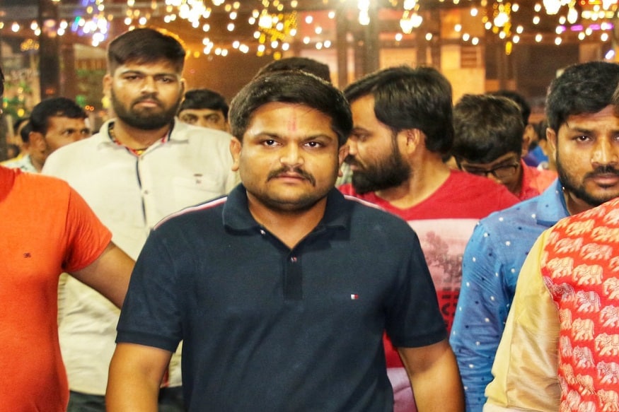 ઉલ્લેખનીય છે કે 25 ઓગસ્ટ, 2015ના રોજ અમદાવાદમાં પટેલોને અનામત આપવાની માગ યોજાયેલી રેલીમાં હિંસા ફાટી નીકળતા સ્થાનિક ક્રાઇમ બ્રાન્ચે દાખલ કરેલા રાજદ્રોહના કેસમાં હાર્દિક પટેલની અગાઉ પણ ધરપકડ કરવામાં આવી હતી. હાર્દિક પટેલને જુલાઇ, 2016માં જામીન આપવામાં આવ્યા હતાં. ઉલ્લેખનીય છે કે 25 ઓગસ્ટ, 2015ના રોજ અમદાવાદમાં પટેલોને અનામત આપવાની માગ યોજાયેલી રેલીમાં હિંસા ફાટી નીકળતા સ્થાનિક ક્રાઇમ બ્રાન્ચે દાખલ કરેલા રાજદ્રોહના કેસમાં હાર્દિક પટેલની અગાઉ પણ ધરપકડ કરવામાં આવી હતી. હાર્દિક પટેલને જુલાઇ, 2016માં જામીન આપવામાં આવ્યા હતાં.