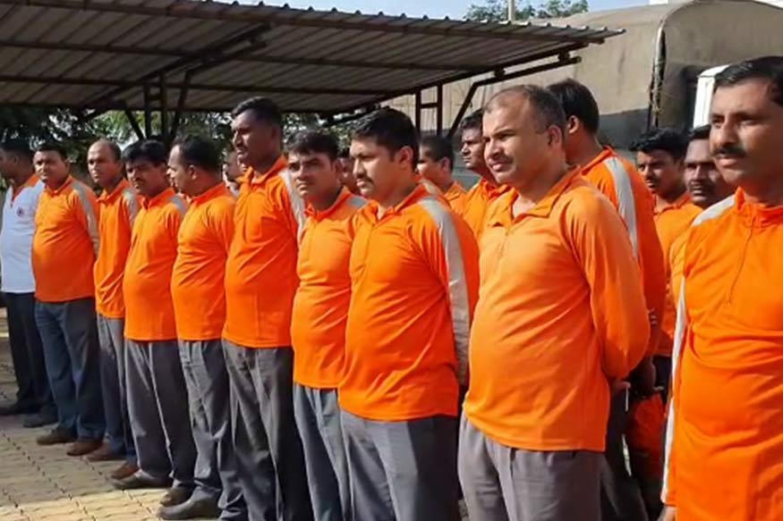 દરમિયાન રાજ્યમાં NDRFની 6 ટુકડીઓ ઉત્તર પ્રદેશથી ગુજરાતના જામનગર ખાતે આવી પહોંચી છે અને ત્યાથી જૂનાગઢ, ગીરસોમનાથ અને પોરબંદર જવા રવાના થશે. મુખ્યમંત્રીએ જણાવ્યું છે કે NDRFની 15 ટીમો બોલવવામાં આવશે. જ્યાં જરૂરિયાત જણાશે ત્યાં ટીમો મોકલી આપવામાં આવશે. દરમિયાન રાજ્યમાં NDRFની 6 ટુકડીઓ ઉત્તર પ્રદેશથી ગુજરાતના જામનગર ખાતે આવી પહોંચી છે અને ત્યાથી જૂનાગઢ, ગીરસોમનાથ અને પોરબંદર જવા રવાના થશે. મુખ્યમંત્રીએ જણાવ્યું છે કે NDRFની 15 ટીમો બોલવવામાં આવશે. જ્યાં જરૂરિયાત જણાશે ત્યાં ટીમો મોકલી આપવામાં આવશે.