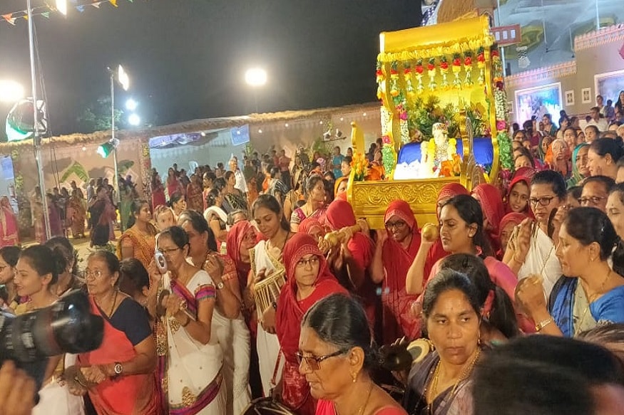 આ મંગળકારી અવસર ઉપર ચોવીસ કલાકની અખંડ ધૂનનું પણ આયોજન કરવામાં આવ્યું હતું. સંકલ્પ મૂર્તિશ્રી સંવત 1901 કારતક સુદ 11, સોમવાર ઈ.સ. 20-11-1844માં પ્રગટ થયા હતા. શ્રીસ્વામીનારાયણ ભગવાને છેલ્લે મંદવાડ ગ્રહણ કર્યો ત્યારે કચ્છના ભક્તો દર્શનાર્થે ગયા હતા, તેઓએ ભગવાનને ભગવાનને કચ્છમાં પધારવા પ્રાર્થના કરી હતી, તે વખતે ભગવાને વચન આપ્યું હતું કે અમે તમારે ત્યાં પ્રગટ થઈશું અને વિવિધ કરારે સુખ આપીશું. તેમને આપેલું વનચ સત્ય કરવા તેમ જ પોતાના 125 વર્ષ આ લોકમાં રહેવાનો સંકલ્પ પૂરો કરવા શ્રીજી મહારાજ શ્રી અબજીબાપા રૂપે પ્રગટ થયા. આ મંગળકારી અવસર ઉપર ચોવીસ કલાકની અખંડ ધૂનનું પણ આયોજન કરવામાં આવ્યું હતું. સંકલ્પ મૂર્તિશ્રી સંવત 1901 કારતક સુદ 11, સોમવાર ઈ.સ. 20-11-1844માં પ્રગટ થયા હતા. શ્રીસ્વામીનારાયણ ભગવાને છેલ્લે મંદવાડ ગ્રહણ કર્યો ત્યારે કચ્છના ભક્તો દર્શનાર્થે ગયા હતા, તેઓએ ભગવાનને ભગવાનને કચ્છમાં પધારવા પ્રાર્થના કરી હતી, તે વખતે ભગવાને વચન આપ્યું હતું કે અમે તમારે ત્યાં પ્રગટ થઈશું અને વિવિધ કરારે સુખ આપીશું. તેમને આપેલું વનચ સત્ય કરવા તેમ જ પોતાના 125 વર્ષ આ લોકમાં રહેવાનો સંકલ્પ પૂરો કરવા શ્રીજી મહારાજ શ્રી અબજીબાપા રૂપે પ્રગટ થયા.