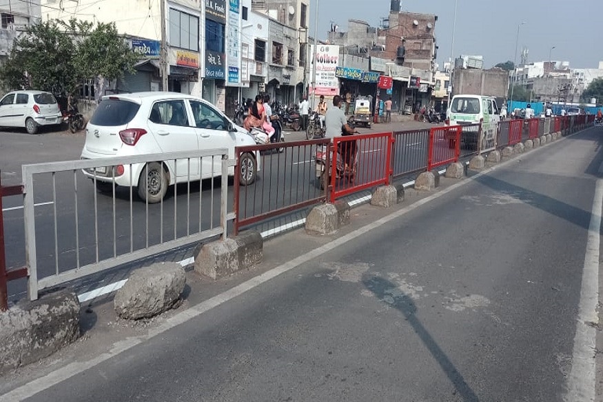 સુરત મહાનગર પાલિકાના (surat municipal corporation) કમિશ્નર (Commissioner) બંછાનીધી પાની અને મેયર (Mayor) ડો જગ્દિશ પટેલ દ્વારા બીઆરટીએસ કોરીડોરને વધુ સુરક્ષીત બનાવવાની જાહેરાત કરી હતી. સુરત મહાનગર પાલિકાના (surat municipal corporation) કમિશ્નર (Commissioner) બંછાનીધી પાની અને મેયર (Mayor) ડો જગ્દિશ પટેલ દ્વારા બીઆરટીએસ કોરીડોરને વધુ સુરક્ષીત બનાવવાની જાહેરાત કરી હતી.