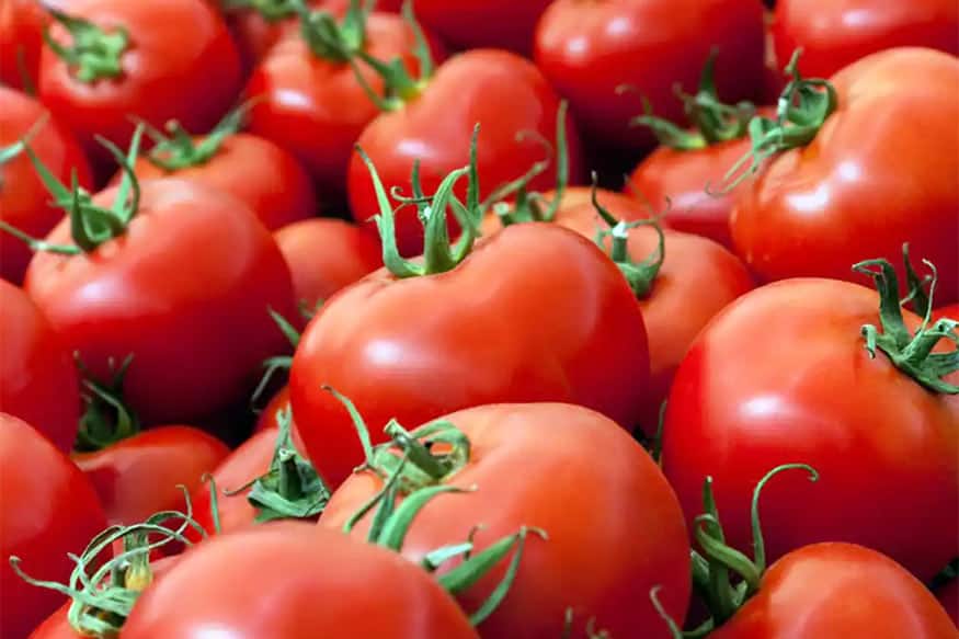 Tomato Prices rease at 300 rupees per KG in Pakistan News18 Gujarati