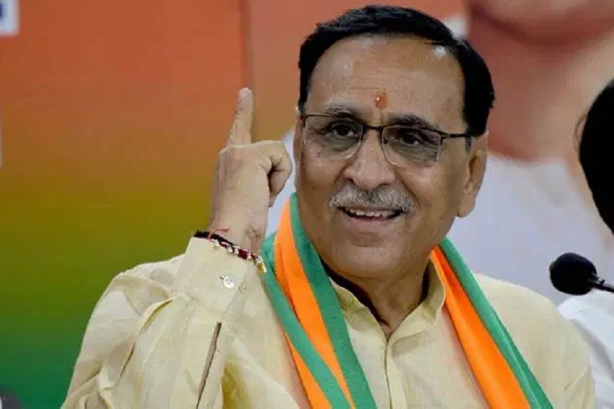 અમદાવાદ : રાજ્ય સરકાર દ્વારા કોરોના વાયરસના વધી રહેલા સંક્રમણને જોતા એક મહત્ત્વનો નિર્ણય લેવામાં આવ્યો છે. સરકાર વતી માહિતી આપતા મુખ્યમંત્રીના સચિવ અશ્વીની કુમારે જણાવ્યું કે મુખ્યમંત્રી વિજય રૂપાણીએ નિર્ણય લીધો છે કે રાજ્યની તમામ 31 કોવિડ હોસ્પિટલોમાં કોરોના વાયરસના દર્દીની મફત સારવાર થશે. વિજયભાઇ રૂપાણીએ આ વૈશ્વિક મહામારીના કપરા કાળમાં તમામ પ્રજાજનોને કોવિડ-19ની સારવારનો લાભ આવી ડેજીગ્નેટેડ હોસ્પિટલોમાં વિનામૂલ્યે મળે તે માટે નિર્ણય કર્યો છે. અમદાવાદ : રાજ્ય સરકાર દ્વારા કોરોના વાયરસના વધી રહેલા સંક્રમણને જોતા એક મહત્ત્વનો નિર્ણય લેવામાં આવ્યો છે. સરકાર વતી માહિતી આપતા મુખ્યમંત્રીના સચિવ અશ્વીની કુમારે જણાવ્યું કે મુખ્યમંત્રી વિજય રૂપાણીએ નિર્ણય લીધો છે કે રાજ્યની તમામ 31 કોવિડ હોસ્પિટલોમાં કોરોના વાયરસના દર્દીની મફત સારવાર થશે. વિજયભાઇ રૂપાણીએ આ વૈશ્વિક મહામારીના કપરા કાળમાં તમામ પ્રજાજનોને કોવિડ-19ની સારવારનો લાભ આવી ડેજીગ્નેટેડ હોસ્પિટલોમાં વિનામૂલ્યે મળે તે માટે નિર્ણય કર્યો છે.
