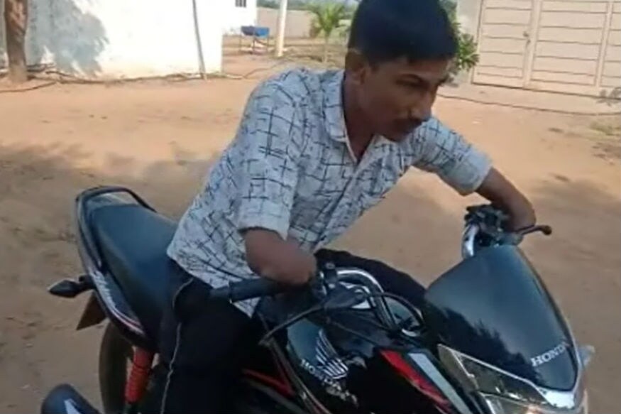 જોકે માતા જયાબહેન હાલ હળવદ ના માથક ગામે ભાઈ સાથે રહે છે અને શિવણ કામ કરી વિશાલનો ખર્ચ અને શાળાની ફી ભરે છે તો બીજી બાજુ જયા બહેનના ભાઈ અને વિશાલના મામા પણ રાજુભાઈ ટાંક પણ ખંભે ખંભો મળાવીને વિશાલની હર એક મનોકામના તેમજ મુસીબતોમાં સાથ આપે છે તેમજ વિશાલનું સપનું હાલ ભણી ગણીને આગળ વધી મામલતદાર બનવાનું છે ત્યારે વિશાલે પણ સજા યુવાનોનેને અપીલ કરી પોતાનામાંથી પ્રેરણા લઈ નાની નાઈ બાબતોમાં ઉદાસ થી ખોટું પગલું ન ભરવા તેમજ આત્મવિશ્વાસ થી આગળ વધવા આહવાન કર્યું હતું. જોકે માતા જયાબહેન હાલ હળવદ ના માથક ગામે ભાઈ સાથે રહે છે અને શિવણ કામ કરી વિશાલનો ખર્ચ અને શાળાની ફી ભરે છે તો બીજી બાજુ જયા બહેનના ભાઈ અને વિશાલના મામા પણ રાજુભાઈ ટાંક પણ ખંભે ખંભો મળાવીને વિશાલની હર એક મનોકામના તેમજ મુસીબતોમાં સાથ આપે છે તેમજ વિશાલનું સપનું હાલ ભણી ગણીને આગળ વધી મામલતદાર બનવાનું છે ત્યારે વિશાલે પણ સજા યુવાનોનેને અપીલ કરી પોતાનામાંથી પ્રેરણા લઈ નાની નાઈ બાબતોમાં ઉદાસ થી ખોટું પગલું ન ભરવા તેમજ આત્મવિશ્વાસ થી આગળ વધવા આહવાન કર્યું હતું.