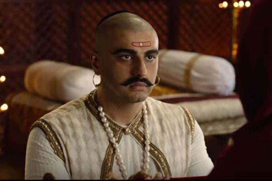 ન્યૂઝ18ગુજરાતીઃ બૉલિવૂડમાં (bollywood)અત્યારે પીરિયડ ફિલ્મો (Period films)નો તબ્બકો ચાલી રહ્યો છે. તાજેતરમાં આશુતોષ ગોવારિકરની બિગબજેટ ફિલ્મ પાનીપતનું ટ્રેલર (Panipat Trailer) રિલિઝ થયું છે. આ ટ્રેલરને જોઇને સોશિયલ મીડિયા ઉપર જબરદસ્ત ક્રેઝ જોવા મળી રહ્યો છે. #PanipatTrailerથી ટ્વિટર ઉપર ટ્રેલરને જોઇને લોકોએ પોતાની સલાહ આપી છે. ન્યૂઝ18ગુજરાતીઃ બૉલિવૂડમાં (bollywood)અત્યારે પીરિયડ ફિલ્મો (Period films)નો તબ્બકો ચાલી રહ્યો છે. તાજેતરમાં આશુતોષ ગોવારિકરની બિગબજેટ ફિલ્મ પાનીપતનું ટ્રેલર (Panipat Trailer) રિલિઝ થયું છે. આ ટ્રેલરને જોઇને સોશિયલ મીડિયા ઉપર જબરદસ્ત ક્રેઝ જોવા મળી રહ્યો છે. #PanipatTrailerથી ટ્વિટર ઉપર ટ્રેલરને જોઇને લોકોએ પોતાની સલાહ આપી છે.