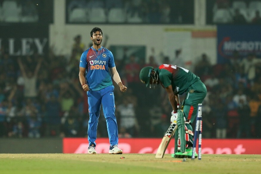 હાર્દિક પંડ્યાની ગેરહાજરીમાં બાંગ્લાદેશ (Bangladesh)સામે ત્રણ મેચની ટી-20 શ્રેણી માટે યુવા ઑલરાઉન્ડર શિવમ દુબે (Shivam Dube)ને તક આપવામાં આવી હતી. તે બૅટિંગમાં ખાસ કમાલ કરી શક્યો ન હતો પણ બૉલિંગ દરમિયાન શાનદાર પ્રદર્શન કર્યું હતું. જેના સહારે ટીમ ઇન્ડિયા બાંગ્લાદેશ સામે 2-1થી શ્રેણી જીતવા સફળ રહ્યું હતું. બાંગ્લાદેશ સામે શિવમે 4 ઓવરમાં 30 રન આપી 3 વિકેટ ઝડપી હતી. હાર્દિક પંડ્યાની ગેરહાજરીમાં બાંગ્લાદેશ (Bangladesh)સામે ત્રણ મેચની ટી-20 શ્રેણી માટે યુવા ઑલરાઉન્ડર શિવમ દુબે (Shivam Dube)ને તક આપવામાં આવી હતી. તે બૅટિંગમાં ખાસ કમાલ કરી શક્યો ન હતો પણ બૉલિંગ દરમિયાન શાનદાર પ્રદર્શન કર્યું હતું. જેના સહારે ટીમ ઇન્ડિયા બાંગ્લાદેશ સામે 2-1થી શ્રેણી જીતવા સફળ રહ્યું હતું. બાંગ્લાદેશ સામે શિવમે 4 ઓવરમાં 30 રન આપી 3 વિકેટ ઝડપી હતી.