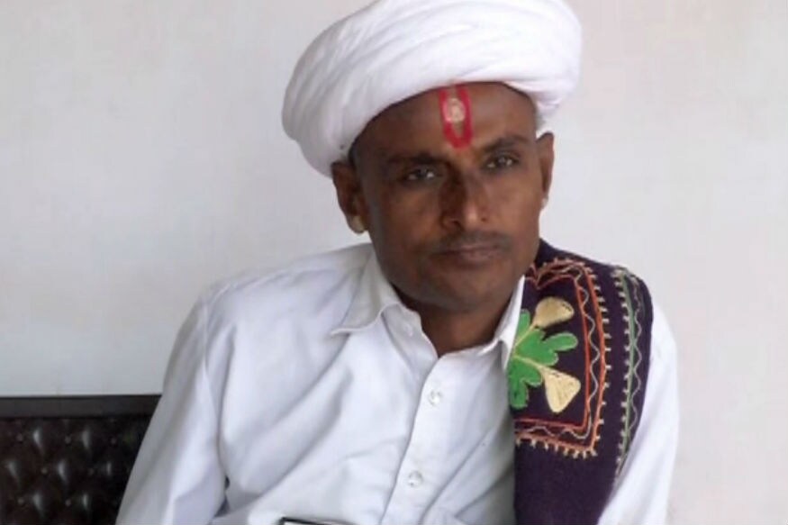 હવે પછી પ્રાંત અધિકારી અને મામલતદાર ની ટીમ પણ કાંતિલાલ ને સમજવવા આવવાની છે ત્યારે જો આવું કાંઈ કાન્તિલાલ કરશે તો તેના વિરુદ્ધ આત્મહત્યાનો ગુનો નોંધી કડક કાર્યવાહી કરવાનું એસપી કરનરાજ વાઘેલા દ્વારા જણાવવામાં આવ્યું છે હાલ તો કાંતિલાલ પોતાની જીદ પર અડગ છે ત્યારે આગામી સમયમાં શુ કાંતિલાલ પોતાની જીદ છોડશે કે પછી લોકોને અંધશ્રદ્ધા માં ભરમાવતા રહેશે એ તો આગામી સમય જ બતાવશે. હવે પછી પ્રાંત અધિકારી અને મામલતદાર ની ટીમ પણ કાંતિલાલ ને સમજવવા આવવાની છે ત્યારે જો આવું કાંઈ કાન્તિલાલ કરશે તો તેના વિરુદ્ધ આત્મહત્યાનો ગુનો નોંધી કડક કાર્યવાહી કરવાનું એસપી કરનરાજ વાઘેલા દ્વારા જણાવવામાં આવ્યું છે હાલ તો કાંતિલાલ પોતાની જીદ પર અડગ છે ત્યારે આગામી સમયમાં શુ કાંતિલાલ પોતાની જીદ છોડશે કે પછી લોકોને અંધશ્રદ્ધા માં ભરમાવતા રહેશે એ તો આગામી સમય જ બતાવશે.