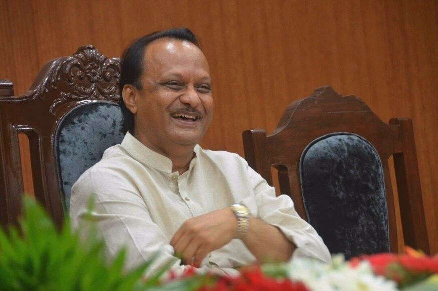 અજીત પવારના શપથગ્રહણ પછી પરિવાર તરફથી દબાણ બનાવવામાં આવતું હતું કે તે પાછા ફરે. આ માટે તેના ભાઈ શ્રીનિવાસ પવાર આગળ આવ્યા હતા. આ પછી સુપ્રિયાના પતિ સદાનંદ સુલેએ અજીતને સમજાવવાનો પ્રયત્ન કર્યો હતો. બંનેની મુલાકાત મુંબઈની એક ફાઇવ સ્ટાર હોટલમાં થઈ હતી. અજીત પવારના શપથગ્રહણ પછી પરિવાર તરફથી દબાણ બનાવવામાં આવતું હતું કે તે પાછા ફરે. આ માટે તેના ભાઈ શ્રીનિવાસ પવાર આગળ આવ્યા હતા. આ પછી સુપ્રિયાના પતિ સદાનંદ સુલેએ અજીતને સમજાવવાનો પ્રયત્ન કર્યો હતો. બંનેની મુલાકાત મુંબઈની એક ફાઇવ સ્ટાર હોટલમાં થઈ હતી.
