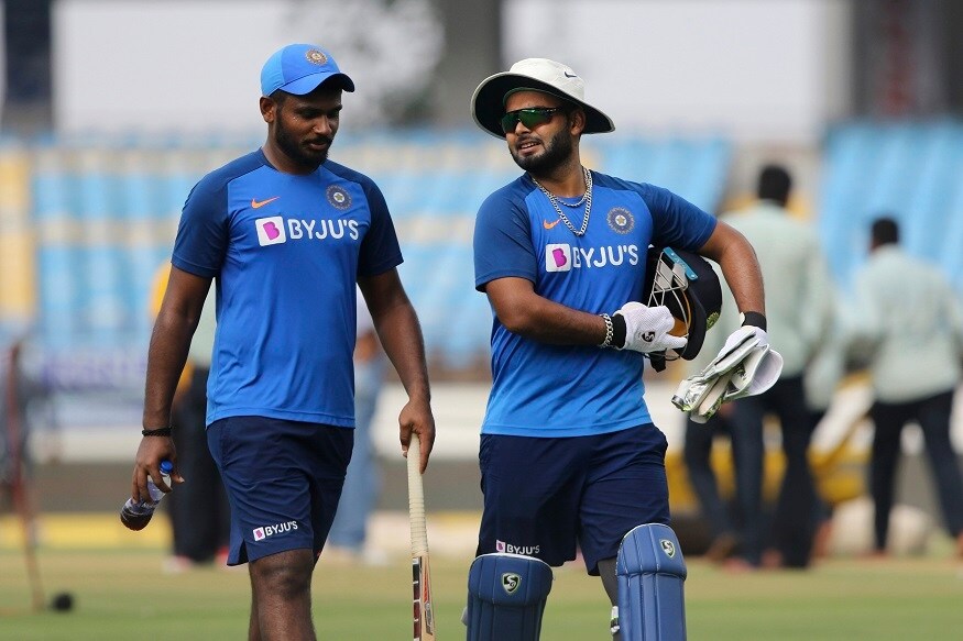 ઋષભ પંત (Rishabh Pant)નું સતત ખરાબ ફોર્મ પણ ઉપર પણ પસંદગીકારો વચ્ચે વાતચીત થવાની સંભાવના છે. પંતનું પ્રદર્શન સતત કથળી રહ્યું છે અને આવા સમયે સંજુ સેમસનને શ્રેણીમાં વિકેટકીપર તરીકે તક આપવામાં આવી શકે છે. હાર્દિક પંડ્યા, જસપ્રીત બુમરાહ, નવદીપ સૈની અને ભુવનેશ્વર કુમાર ઇજાથી ઝઝુમી રહ્યા છે. જેથી શિવમ દુબે અને શાર્દુલ ઠાકુર ટીમમાં રહેશે તે નક્કી છે. ઋષભ પંત (Rishabh Pant)નું સતત ખરાબ ફોર્મ પણ ઉપર પણ પસંદગીકારો વચ્ચે વાતચીત થવાની સંભાવના છે. પંતનું પ્રદર્શન સતત કથળી રહ્યું છે અને આવા સમયે સંજુ સેમસનને શ્રેણીમાં વિકેટકીપર તરીકે તક આપવામાં આવી શકે છે. હાર્દિક પંડ્યા, જસપ્રીત બુમરાહ, નવદીપ સૈની અને ભુવનેશ્વર કુમાર ઇજાથી ઝઝુમી રહ્યા છે. જેથી શિવમ દુબે અને શાર્દુલ ઠાકુર ટીમમાં રહેશે તે નક્કી છે.