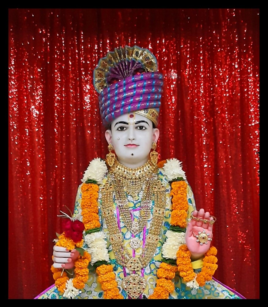 ધનુર્માસનું માહત્મ્ય<br />સોમવાર તા. ૧૬ ડીસેમ્બરથી ધનુર્માસનો પ્રારંભ થશે. આ ધનુર્માસમાં ભગવાનું ધ્યાન - ધૂન - ભજન કીર્તન કરવામાં આવે છે. જેથી દરેક મંદિરો ભકિતભાવ થી ગુંજે ઉઠે છે. જયારે સૂર્યનારાયણ ધનુ રાશીમાં એટલે કે પશ્ચિમ વિથીકામાં પ્રવેશ કરે ત્યારે ધનુર્માસ કહેવાય છે. ધનુર્માસ ચાલુ હોય ત્યારે ચાંદ્રમાસ માર્ગશીર્ષ ચાલુ હોય છે. અદિતથી થકી બાર આદિત્ય ઉત્પન્ન થયા છે. તેમાં ધનુર્માસમાં સૂર્યનારાયણ વિષ્ણુ નામથી તપે છે, અને તે સર્વ આદિત્યમાં શ્રેષ્ઠ ગણાય છે. તેથી ધનુર્માસનું મહત્વ શાસ્ત્રોમાં ખૂબ વર્ણવામાં આવેલું છે. ધનુર્માસનું માહત્મ્ય<br />સોમવાર તા. ૧૬ ડીસેમ્બરથી ધનુર્માસનો પ્રારંભ થશે. આ ધનુર્માસમાં ભગવાનું ધ્યાન - ધૂન - ભજન કીર્તન કરવામાં આવે છે. જેથી દરેક મંદિરો ભકિતભાવ થી ગુંજે ઉઠે છે. જયારે સૂર્યનારાયણ ધનુ રાશીમાં એટલે કે પશ્ચિમ વિથીકામાં પ્રવેશ કરે ત્યારે ધનુર્માસ કહેવાય છે. ધનુર્માસ ચાલુ હોય ત્યારે ચાંદ્રમાસ માર્ગશીર્ષ ચાલુ હોય છે. અદિતથી થકી બાર આદિત્ય ઉત્પન્ન થયા છે. તેમાં ધનુર્માસમાં સૂર્યનારાયણ વિષ્ણુ નામથી તપે છે, અને તે સર્વ આદિત્યમાં શ્રેષ્ઠ ગણાય છે. તેથી ધનુર્માસનું મહત્વ શાસ્ત્રોમાં ખૂબ વર્ણવામાં આવેલું છે.