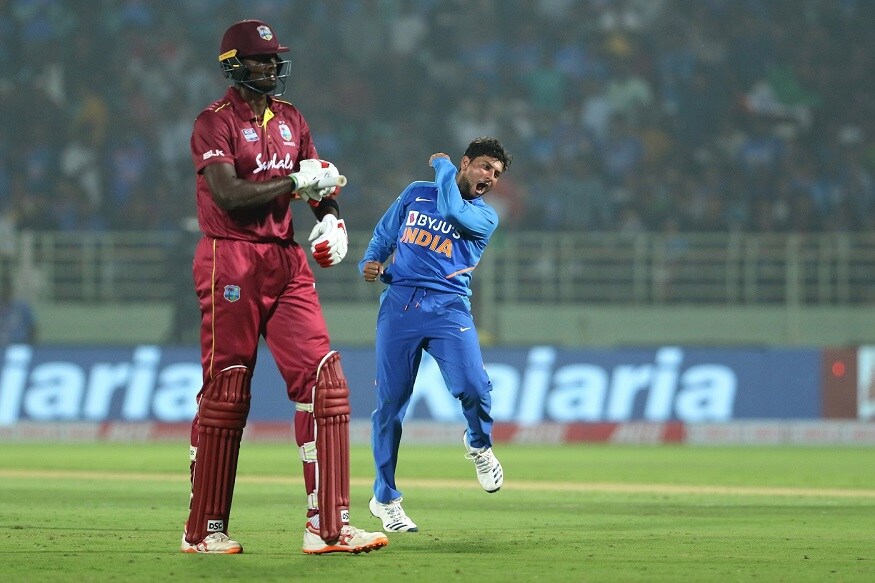 વિશાખાપટ્ટનમ : ભારતીય સ્પિનર કુલદીપ યાદવે (Kuldeep Yadav) વિશાખાપટ્ટનમ વન-ડેમાં (Visakhapatnam ODI) વેસ્ટ ઇન્ડીઝ સામે બીજી વન-ડેમાં હેટ્રિક (Hat-Trick)ઝડપી હતી. કુલદીપે 33મી ઓવરમાં ચોથા બોલે શાઇ હોપ, પાંચમાં બોલે જેસોન હોલ્ડર અને છઠ્ઠા બોલે જોસેફને આઉટ કરી હેટ્રિક ઝડપી હતી. કુલદીપ આંતરરાષ્ટ્રીય ક્રિકેટમાં બે હેટ્રિક ઝડપનાર ભારતનો પ્રથમ બોલર બન્યો છે. આ પહેલા તેણે 2017માં ઓસ્ટ્રેલિયા સામે વન-ડેમાં હેટ્રિક ઝડપી હતી. વિશાખાપટ્ટનમ : ભારતીય સ્પિનર કુલદીપ યાદવે (Kuldeep Yadav) વિશાખાપટ્ટનમ વન-ડેમાં (Visakhapatnam ODI) વેસ્ટ ઇન્ડીઝ સામે બીજી વન-ડેમાં હેટ્રિક (Hat-Trick)ઝડપી હતી. કુલદીપે 33મી ઓવરમાં ચોથા બોલે શાઇ હોપ, પાંચમાં બોલે જેસોન હોલ્ડર અને છઠ્ઠા બોલે જોસેફને આઉટ કરી હેટ્રિક ઝડપી હતી. કુલદીપ આંતરરાષ્ટ્રીય ક્રિકેટમાં બે હેટ્રિક ઝડપનાર ભારતનો પ્રથમ બોલર બન્યો છે. આ પહેલા તેણે 2017માં ઓસ્ટ્રેલિયા સામે વન-ડેમાં હેટ્રિક ઝડપી હતી.