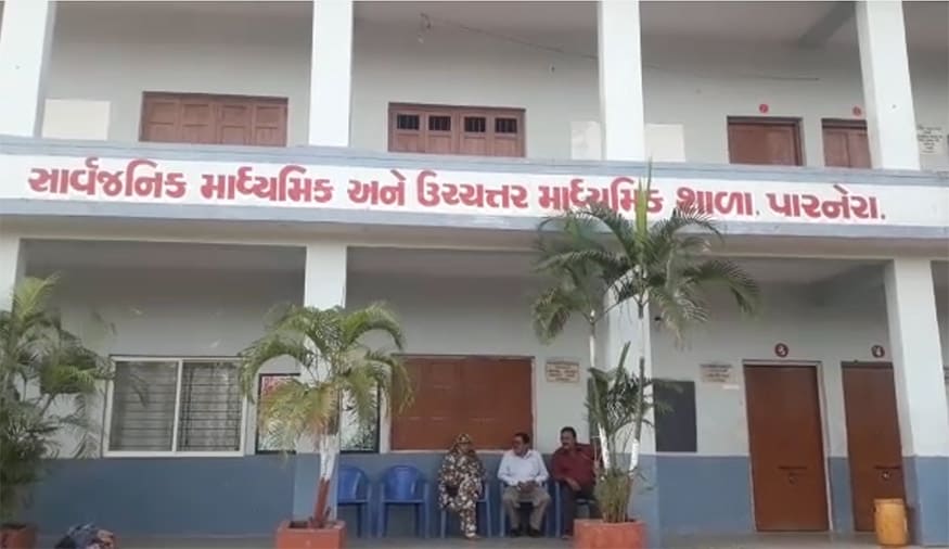 મળતી માહિતી પ્રમાણે વલસાડ જિલ્લાના પારનેરાની સાર્વજનિક શાળામાં શુક્રવારે સવારે આ બનાવ બન્યો હતો. શાળા ખુલતા જ વિદ્યાર્થીએ આપઘાત કરી લીધાનો બનાવ સામે આવ્યો હતો. જે બાદ પોલીસને જાણ કરવામાં આવી હતી. વિદ્યાર્થીના આપઘાત પાછળનું કારણ અકબંધ છે. મળતી માહિતી પ્રમાણે વલસાડ જિલ્લાના પારનેરાની સાર્વજનિક શાળામાં શુક્રવારે સવારે આ બનાવ બન્યો હતો. શાળા ખુલતા જ વિદ્યાર્થીએ આપઘાત કરી લીધાનો બનાવ સામે આવ્યો હતો. જે બાદ પોલીસને જાણ કરવામાં આવી હતી. વિદ્યાર્થીના આપઘાત પાછળનું કારણ અકબંધ છે.