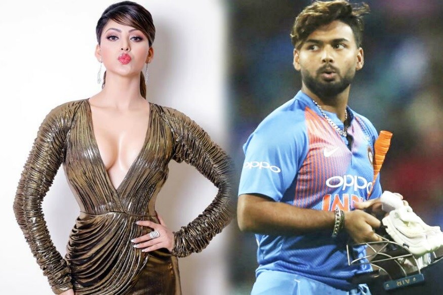 મુંબઇ : બૉલિવૂડ ઍક્ટ્રેસ ઉર્વશી રૌતેલા (Urvashi Rautela) તેની ફિલ્મોથી વધુ અફેરની ખબરોને લઇને ચર્ચામાં રહે છે. ખાસ કરીને તેનું નામ ક્રિકેટર્સ સાથે જોડાતું જોવા મળે છે. ગત ઘણાં સમયથી તેનાં અને ક્રિકેટર હાર્દિક પંડ્યાનાં સંબંધોની વાતો ચર્ચામાં હતી. હવે એક નવાં ક્રિકેટર સાથે તેનું નામ જોડાઇ રહ્યું છે. આ ક્રિકેટર અન્ય કોઇ નહીં પણ ટીમ ઇન્ડિયાનો બેટ્સ મેન અને વિકેટ કિપર રિષભ પંત છે. મુંબઇ : બૉલિવૂડ ઍક્ટ્રેસ ઉર્વશી રૌતેલા (Urvashi Rautela) તેની ફિલ્મોથી વધુ અફેરની ખબરોને લઇને ચર્ચામાં રહે છે. ખાસ કરીને તેનું નામ ક્રિકેટર્સ સાથે જોડાતું જોવા મળે છે. ગત ઘણાં સમયથી તેનાં અને ક્રિકેટર હાર્દિક પંડ્યાનાં સંબંધોની વાતો ચર્ચામાં હતી. હવે એક નવાં ક્રિકેટર સાથે તેનું નામ જોડાઇ રહ્યું છે. આ ક્રિકેટર અન્ય કોઇ નહીં પણ ટીમ ઇન્ડિયાનો બેટ્સ મેન અને વિકેટ કિપર રિષભ પંત છે.