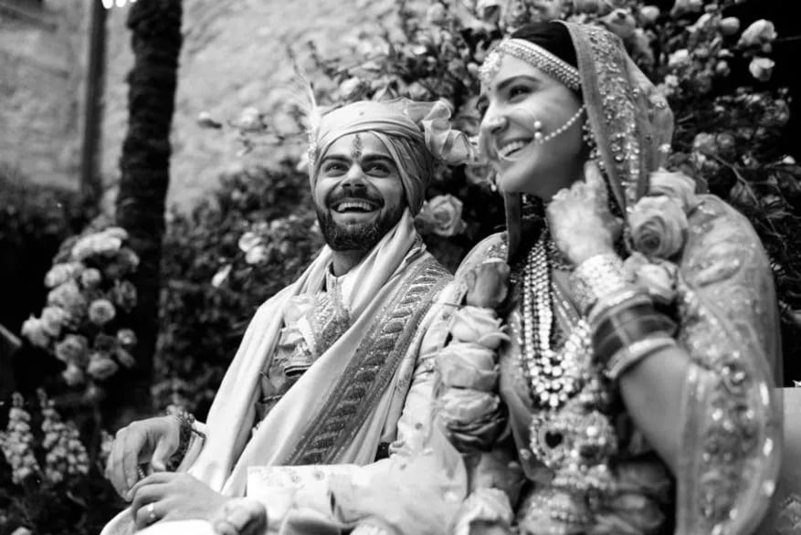 વિરાટ અનુષ્કાએ ઇટાલીમાં લગ્ન કર્યા હતાં. વિરાટ અનુષ્કાનાં લગ્ન ખુબજ ખાનગી રીતે થયા હતાં અને લગ્ન બાદ તેમણે સોશિયલ મીડિયા પર તસવીરો શૅર કરીને ચાહકોને સરપ્રાઇઝ આપી હતી. (Image: Yogen Shah) વિરાટ અનુષ્કાએ ઇટાલીમાં લગ્ન કર્યા હતાં. વિરાટ અનુષ્કાનાં લગ્ન ખુબજ ખાનગી રીતે થયા હતાં અને લગ્ન બાદ તેમણે સોશિયલ મીડિયા પર તસવીરો શૅર કરીને ચાહકોને સરપ્રાઇઝ આપી હતી. (Image: Yogen Shah)