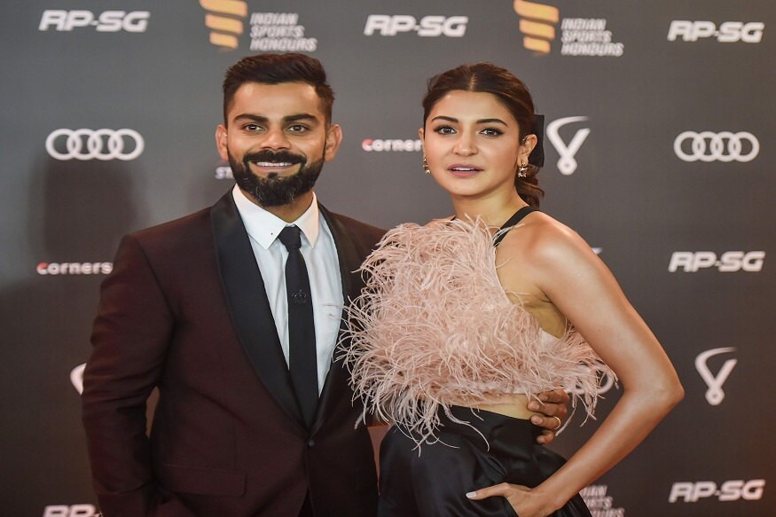 નવી દિલ્હી : ભારતીય કેપ્ટન વિરાટ કોહલી (Virat Kohli)એ ક્રિકેટ જગતમાં અનેક મોટો રેકોર્ડ બનાવ્યા છે. તે દુનિયામાં ક્રિકેટના મોટો સ્ટાર છે અને અનેક લોકોની પ્રેરણા પણ છે. કોહલીના શાનદાર ફોર્મ માટે તેના જેટલા વખાણ થાય છે તેની સામે તેના ફ્લૉપ થતાં કંઈ બીજી જ તસવીર હોય છે. નવી દિલ્હી : ભારતીય કેપ્ટન વિરાટ કોહલી (Virat Kohli)એ ક્રિકેટ જગતમાં અનેક મોટો રેકોર્ડ બનાવ્યા છે. તે દુનિયામાં ક્રિકેટના મોટો સ્ટાર છે અને અનેક લોકોની પ્રેરણા પણ છે. કોહલીના શાનદાર ફોર્મ માટે તેના જેટલા વખાણ થાય છે તેની સામે તેના ફ્લૉપ થતાં કંઈ બીજી જ તસવીર હોય છે.