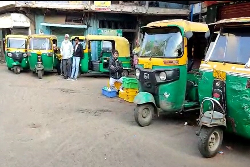 શહેરનાં અનેક વિસ્તારોમાં રિક્ષા ચાલકોએ હડતાલ પાડીને બંધને સમર્થન આપ્યું છે. જ્યારે અનેક વિસ્તારોમાં જનજીવન રાબેતા મુજબનું છે. મળતી માહિતી પ્રમાણે આજે 10 હજારથી રિક્ષા ચાલકો બંધ પાળશે. શહેરનાં અનેક વિસ્તારોમાં રિક્ષા ચાલકોએ હડતાલ પાડીને બંધને સમર્થન આપ્યું છે. જ્યારે અનેક વિસ્તારોમાં જનજીવન રાબેતા મુજબનું છે. મળતી માહિતી પ્રમાણે આજે 10 હજારથી રિક્ષા ચાલકો બંધ પાળશે.