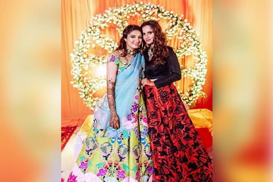 સાનિયા મિર્ઝાએ એક ઈન્ટરવ્યૂ દરમિયાન અનમ અને અસદના લગ્નનો ખુલાસો કર્યો હતો. સાનિયા મિર્ઝાએ હજી સુધી લગ્નની કોઈ તસવીર પોસ્ટ કરી નથી. સાનિયા મિર્ઝાએ એક ઈન્ટરવ્યૂ દરમિયાન અનમ અને અસદના લગ્નનો ખુલાસો કર્યો હતો. સાનિયા મિર્ઝાએ હજી સુધી લગ્નની કોઈ તસવીર પોસ્ટ કરી નથી.