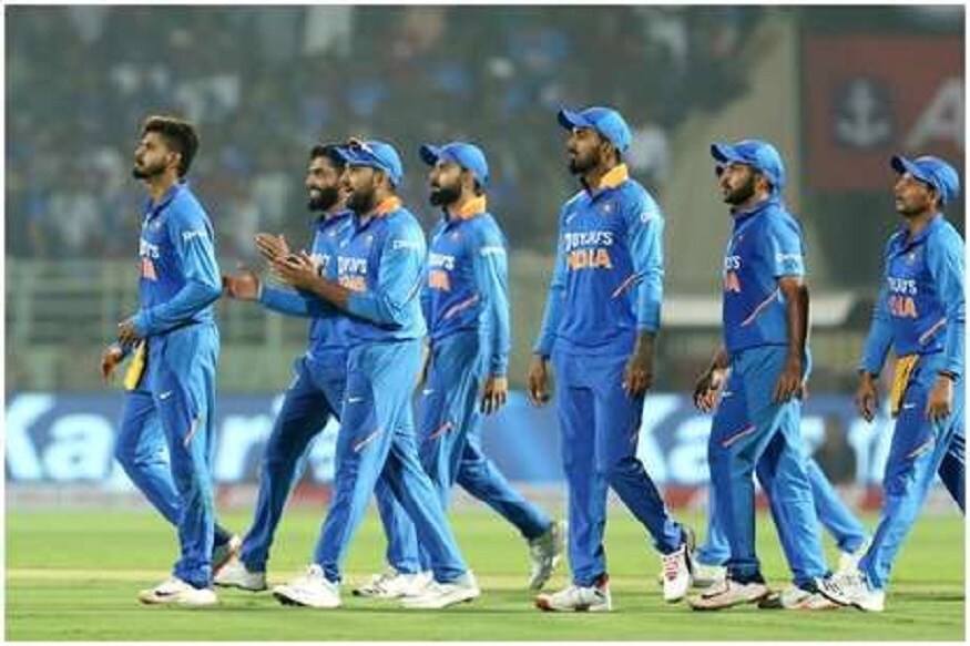 કોહલી ખાલી સ્ટેડિયમમાં પણ રમવા તૈયાર - ભારતીય કેપ્ટન વિરાટ કોહલી (Virat Kolhi)નું માનવું છે કે કોવિડ-19 મહામારી ખતમ થાય બાદ પૂરી શક્યતા છે કે ક્રિકેટ ખાલી સ્ટેડિયમમાં રમાય. જોકે ખેલાડીઓના ઉત્સાહમાં કોઈ અસર નહીં પડે પરંતુ તે માને છે કે જાદુઈ માહોલની ખોટ ચોક્કસ વર્તાશે. કોહલી ખાલી સ્ટેડિયમમાં પણ રમવા તૈયાર - ભારતીય કેપ્ટન વિરાટ કોહલી (Virat Kolhi)નું માનવું છે કે કોવિડ-19 મહામારી ખતમ થાય બાદ પૂરી શક્યતા છે કે ક્રિકેટ ખાલી સ્ટેડિયમમાં રમાય. જોકે ખેલાડીઓના ઉત્સાહમાં કોઈ અસર નહીં પડે પરંતુ તે માને છે કે જાદુઈ માહોલની ખોટ ચોક્કસ વર્તાશે.