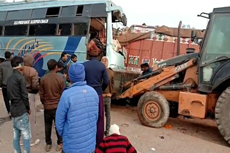 MP: રીવામાં બસ-ટ્રક વચ્ચે ભીષણ ટક્કર, 15 લોકોનાં મોત, 30થી વધુ ઘાયલ MP: રીવામાં બસ-ટ્રક વચ્ચે ભીષણ ટક્કર, 15 લોકોનાં મોત, 30થી વધુ ઘાયલ