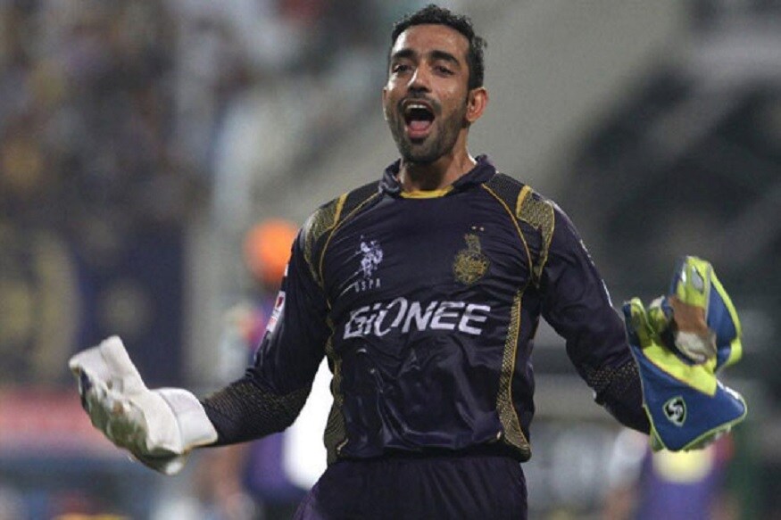 નવી દિલ્હી : આઈપીએલ 2020 (IPL 2020)ની હરાજી માટે 332 ખેલાડી શોર્ટલિસ્ટ કરવામાં આવ્યા છે. આ હરાજી 19 ડિસેમ્બરે કોલકાતામાં થવાની છે. આ પહેલા આઇપીએલ હરાજી (IPL Auction) માટે 971 ખેલાડીઓના નામ આપ્યા હતા. જેમાં 639 ખેલાડીઓના નામ હટાવી દીધા છે. શોર્ટલિસ્ટ કરેલા ખેલાડીઓની યાદી આઈપીએલની બધી ટીમોને મોકલી દેવામાં આવી છે. આ લિસ્ટમાં 19 ભારતીય અનકેપ્ડ (જે આંતરરાષ્ટ્રીય મેચ રમ્યા નથી) અને 24 નવા ખેલાડી છે. ભારતીય ખેલાડીઓમાં રોબિન ઉથપ્પા (Robin Uthappa) સૌથી મોંઘો છે. તેણે પોતાની બેઝ પ્રાઇઝ 1.5 કરોડ રુપિયા રાખી છે. એટલે કે તેની ઉપર બોલીની શરુઆત 1.50 કરોડ રુપિયાથી શરુ થશે. ગત બે સિઝનમાં સૌથી મોંઘા ભારતીય ખેલાડી જયદેવ ઉનડકટની બેઝ પ્રાઇઝ 1 કરોડ રુપિયા છે. આઈપીએલની 2020ની હરાજી નાના સ્તરની છે. આ વખતે ટીમો પાસે ફક્ત 73 સ્થાન ખાલી છે. નવી દિલ્હી : આઈપીએલ 2020 (IPL 2020)ની હરાજી માટે 332 ખેલાડી શોર્ટલિસ્ટ કરવામાં આવ્યા છે. આ હરાજી 19 ડિસેમ્બરે કોલકાતામાં થવાની છે. આ પહેલા આઇપીએલ હરાજી (IPL Auction) માટે 971 ખેલાડીઓના નામ આપ્યા હતા. જેમાં 639 ખેલાડીઓના નામ હટાવી દીધા છે. શોર્ટલિસ્ટ કરેલા ખેલાડીઓની યાદી આઈપીએલની બધી ટીમોને મોકલી દેવામાં આવી છે. આ લિસ્ટમાં 19 ભારતીય અનકેપ્ડ (જે આંતરરાષ્ટ્રીય મેચ રમ્યા નથી) અને 24 નવા ખેલાડી છે. ભારતીય ખેલાડીઓમાં રોબિન ઉથપ્પા (Robin Uthappa) સૌથી મોંઘો છે. તેણે પોતાની બેઝ પ્રાઇઝ 1.5 કરોડ રુપિયા રાખી છે. એટલે કે તેની ઉપર બોલીની શરુઆત 1.50 કરોડ રુપિયાથી શરુ થશે. ગત બે સિઝનમાં સૌથી મોંઘા ભારતીય ખેલાડી જયદેવ ઉનડકટની બેઝ પ્રાઇઝ 1 કરોડ રુપિયા છે. આઈપીએલની 2020ની હરાજી નાના સ્તરની છે. આ વખતે ટીમો પાસે ફક્ત 73 સ્થાન ખાલી છે.