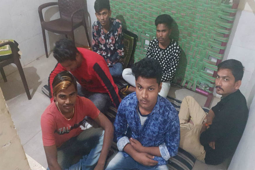 દરમિયાન કેટલાક સ્પા તો બંધ હતા. જયારે 7 સ્પામાંથી વર્ક પરમિટ વગર કામ કરતી 30 થાઇલેન્ડની યુવતિઓ પકડાય હતી. પીસીબીએ સ્પાના મેનેજરોની ધરપકડ કરી છે, જયારે માલિકોમાં મયુર ઈશ્વર સોલંકી, અમિષા પટેલ, દર્શન હિરપરા, અરૂણકુમાર, નિલેશભાઈ તથા કરણ યાદવને ભાગેડુ જાહેર કર્યા છે. (પોલીસે દરોડા દરમિયાન ઝડપી પાડેલા મેનેજરો તેમજ સંચાલકો) દરમિયાન કેટલાક સ્પા તો બંધ હતા. જયારે 7 સ્પામાંથી વર્ક પરમિટ વગર કામ કરતી 30 થાઇલેન્ડની યુવતિઓ પકડાય હતી. પીસીબીએ સ્પાના મેનેજરોની ધરપકડ કરી છે, જયારે માલિકોમાં મયુર ઈશ્વર સોલંકી, અમિષા પટેલ, દર્શન હિરપરા, અરૂણકુમાર, નિલેશભાઈ તથા કરણ યાદવને ભાગેડુ જાહેર કર્યા છે. (પોલીસે દરોડા દરમિયાન ઝડપી પાડેલા મેનેજરો તેમજ સંચાલકો)