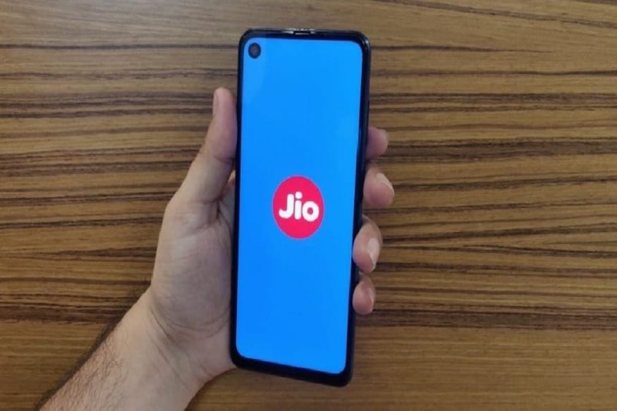 જિયો આ પ્લાન ઉપરાંત 555 રૂપિયામાં ગ્રાહકોને 84 દિવસ માટે રોજ 1.5 જીબી ફોરજી ડેટા આપી રહ્યું છે. જેમાં જિયો ટૂ જિયો ફ્રી છે જ્યારે અન્ય ગ્રાહકોને ફોન કરવા માટે 3,000 મિનિટ મળી રહી છે. પ્રતિદિન 100 SMS પણ આ પ્લાનમાં મળશે. જિયો આ પ્લાન ઉપરાંત 555 રૂપિયામાં ગ્રાહકોને 84 દિવસ માટે રોજ 1.5 જીબી ફોરજી ડેટા આપી રહ્યું છે. જેમાં જિયો ટૂ જિયો ફ્રી છે જ્યારે અન્ય ગ્રાહકોને ફોન કરવા માટે 3,000 મિનિટ મળી રહી છે. પ્રતિદિન 100 SMS પણ આ પ્લાનમાં મળશે.