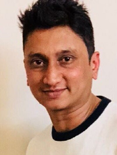 હિરલ પટેલને અગાઉ થયેલા ઝગડા સમયે ધમકી આપનારા જેઠ સુનિલ પટેલ હાલ અમેરિકાથી ભારત આવ્યા છે. તેમણે અહીંયા ઉતરાયણ પણ ઉજવી હતી. તેણે જ કારસો રચ્યો હોવાનાં આક્ષેપ સાથે હિરલના કાકાએ પોલીસને રજૂઆત કરી સુનિલ પટેલની પણ પૂછપરછ અહીંયા કરવામાં આવે તેવી માંગ કરી હતી. (પૂર્વ પતિ રાકેશ પટેલની ફાઇલ તસવીર) હિરલ પટેલને અગાઉ થયેલા ઝગડા સમયે ધમકી આપનારા જેઠ સુનિલ પટેલ હાલ અમેરિકાથી ભારત આવ્યા છે. તેમણે અહીંયા ઉતરાયણ પણ ઉજવી હતી. તેણે જ કારસો રચ્યો હોવાનાં આક્ષેપ સાથે હિરલના કાકાએ પોલીસને રજૂઆત કરી સુનિલ પટેલની પણ પૂછપરછ અહીંયા કરવામાં આવે તેવી માંગ કરી હતી. (પૂર્વ પતિ રાકેશ પટેલની ફાઇલ તસવીર)