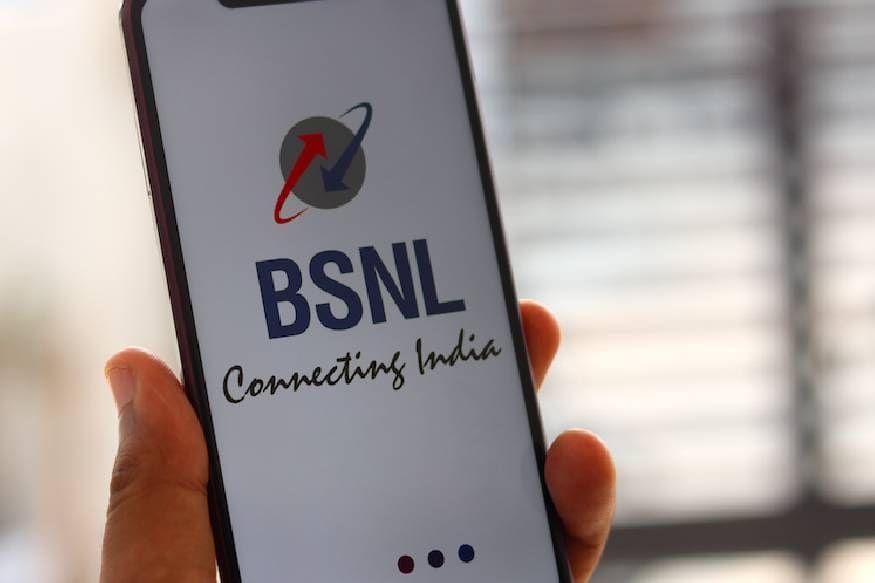 BSNLની રિપબ્લિક ડે ઑફર : આ ઉપરાંત કંપનીએ રિપબ્લિક ડે ઑફર પણ રજૂ કરવામાં આવી છે. આ ઑફર 26 જાન્યુઆરીથી 15 ફેબ્રુઆરી સુધી રહેશે. આ દરમિયાન બીએસએનએલનો નંબર રિચાર્જ કરાવતાં 436 દિવસની વેલિડિટી મળશે. BSNLની રિપબ્લિક ડે ઑફર : આ ઉપરાંત કંપનીએ રિપબ્લિક ડે ઑફર પણ રજૂ કરવામાં આવી છે. આ ઑફર 26 જાન્યુઆરીથી 15 ફેબ્રુઆરી સુધી રહેશે. આ દરમિયાન બીએસએનએલનો નંબર રિચાર્જ કરાવતાં 436 દિવસની વેલિડિટી મળશે.