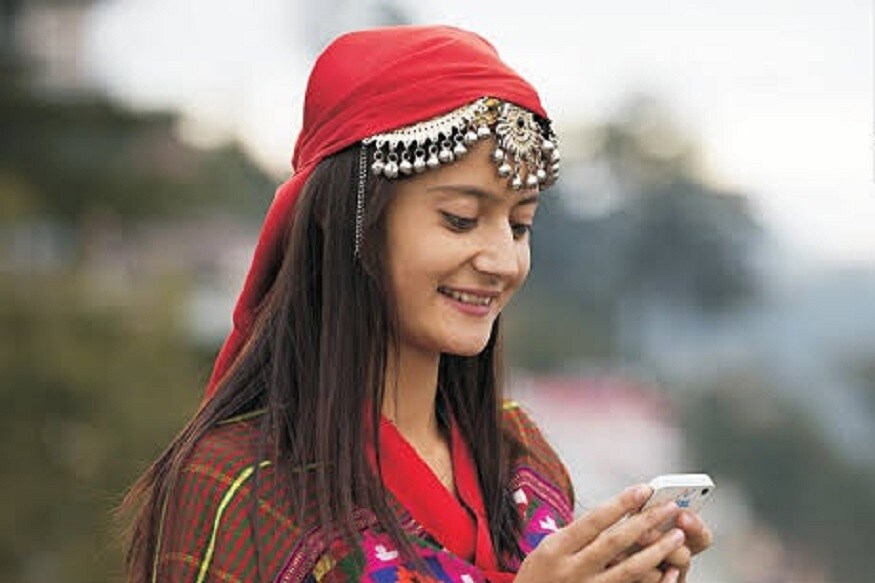 નવી દિલ્હી : વધતી જતી સ્પર્ધાને ધ્યાનમાં રાખતાં સરકારી ટેલીકૉમ કંપની બીએસએનએલ પોતાના યૂઝર્સ માટે બે ઉત્તમ પ્લાન્સ લઈને આવી છે. એક પ્લાન 108 રૂપિયાનો છે તો બીજો 1999 રૂપિયાનો છે. આ બંને પ્લાન્સમાં યૂઝર્સને ડેટા અને કૉલિંગની સાથે લાંબી વેલિડિટી પણ મળશે. નવી દિલ્હી : વધતી જતી સ્પર્ધાને ધ્યાનમાં રાખતાં સરકારી ટેલીકૉમ કંપની બીએસએનએલ પોતાના યૂઝર્સ માટે બે ઉત્તમ પ્લાન્સ લઈને આવી છે. એક પ્લાન 108 રૂપિયાનો છે તો બીજો 1999 રૂપિયાનો છે. આ બંને પ્લાન્સમાં યૂઝર્સને ડેટા અને કૉલિંગની સાથે લાંબી વેલિડિટી પણ મળશે.