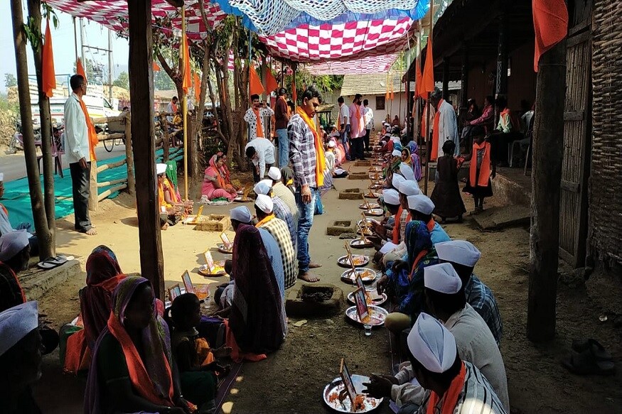 ડાંગ જિલ્લામાં આદિવાસી વિસ્તારના આદિવાસીઓને પ્રલોભન લાલચ આપીને વધુ લોકોને ખ્રિસ્તી બનાવાયા હતા. વૈદિક દીક્ષા શુદ્ધિ કરણનો કાર્યક્રમ ડાંગના ભોગડીયા ગામના અગ્નિવીર દ્વારા યોજવામાં આવી હતી. જેમાં 144 ડાંગના આદિવાસી પરિવારોએ ભાગ લીધો હતો. ડાંગ જિલ્લામાં આદિવાસી વિસ્તારના આદિવાસીઓને પ્રલોભન લાલચ આપીને વધુ લોકોને ખ્રિસ્તી બનાવાયા હતા. વૈદિક દીક્ષા શુદ્ધિ કરણનો કાર્યક્રમ ડાંગના ભોગડીયા ગામના અગ્નિવીર દ્વારા યોજવામાં આવી હતી. જેમાં 144 ડાંગના આદિવાસી પરિવારોએ ભાગ લીધો હતો.