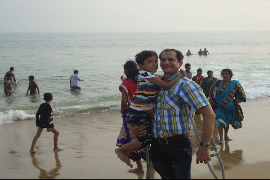 અનેક ઓપરેશન બાદ નીતા ને સારવાર માટે 2005માં અમદાવાદ સિવિલ હોસ્પિટલમાં ખસેડવામાં આવી. જ્યાં NGO માં કામ કરતા અને સિવિલમાં વિઝિટ માટે આવતા પરાગ સાથે નિતાને થઈ ગયો પ્રેમ. અને તેમનો આ પ્રેમ લગ્નમાં પરિણમ્યો. નીતા ને મળ્યા પહેલા પરાગ ને નોર્મલ છોકરીનું માંગુ આવ્યું હતું. તેમ છતાં પરાગ પોતે શરીર માં અલગ અલગ 24 ઓપરેશન વાળી નિતાને જ પસંદ કરી હતી. અનેક ઓપરેશન બાદ નીતા ને સારવાર માટે 2005માં અમદાવાદ સિવિલ હોસ્પિટલમાં ખસેડવામાં આવી. જ્યાં NGO માં કામ કરતા અને સિવિલમાં વિઝિટ માટે આવતા પરાગ સાથે નિતાને થઈ ગયો પ્રેમ. અને તેમનો આ પ્રેમ લગ્નમાં પરિણમ્યો. નીતા ને મળ્યા પહેલા પરાગ ને નોર્મલ છોકરીનું માંગુ આવ્યું હતું. તેમ છતાં પરાગ પોતે શરીર માં અલગ અલગ 24 ઓપરેશન વાળી નિતાને જ પસંદ કરી હતી.