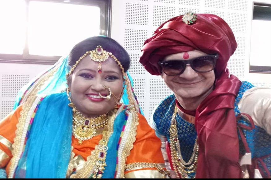 સંજય ટાંક, અમદાવાદ : વર્ષ 2001માં રાજ્યમાં આવેલા એ વિનાશકારી ભૂકંપને યાદ કરીને આજેય ઘણા લોકોની કંપારી છૂટી જાય છે. આમ તો એ ગોઝારા ભૂકંપે અનેક લોકોના જીવન પર માઠી અસર પહોંચાડી હતી. પણ કચ્છના અંજારના જૂની હુધઇ ગામની વતની નીતાના જીવન માટે આ ભૂકંપ ટર્નીગ પોઇન્ટ સાબિત થયો. અને ભૂકંપ ના કારણે ડિસેબલ થઈ ગયેલી નિતાને પોતાની સારવાર દરમિયાન મળી ગયો પરાગ ના રૂપે પોતાનો પ્રેમ. અને એ પ્રેમ થી જ શરૂ થઈ નીતાની પરાગ ની જીવનસંગીની બનવાની સફર. સંજય ટાંક, અમદાવાદ : વર્ષ 2001માં રાજ્યમાં આવેલા એ વિનાશકારી ભૂકંપને યાદ કરીને આજેય ઘણા લોકોની કંપારી છૂટી જાય છે. આમ તો એ ગોઝારા ભૂકંપે અનેક લોકોના જીવન પર માઠી અસર પહોંચાડી હતી. પણ કચ્છના અંજારના જૂની હુધઇ ગામની વતની નીતાના જીવન માટે આ ભૂકંપ ટર્નીગ પોઇન્ટ સાબિત થયો. અને ભૂકંપ ના કારણે ડિસેબલ થઈ ગયેલી નિતાને પોતાની સારવાર દરમિયાન મળી ગયો પરાગ ના રૂપે પોતાનો પ્રેમ. અને એ પ્રેમ થી જ શરૂ થઈ નીતાની પરાગ ની જીવનસંગીની બનવાની સફર.