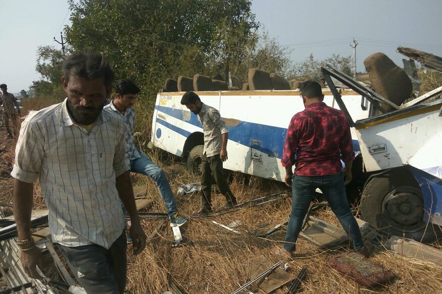 અકસ્માત કેવી રીતે સર્જાયો તે મુદ્દે પોલીસને મળેલી પ્રાથમિક પુછપરછ મુજબ બસનો ડ્રાઈવર નશાની હાલતમાં બસ ચલાવી રહ્યો હોવાનું જામવા મળી રહ્યું છે, બસમાં મુસાફરની કેપિસીટી કરતા વધારે મુસાફરો બેસાડવામાં આવ્યા હોવાનું પણ સામે આવી રહ્યું છે. બસમાં લગભગ 50 જેટલા મુસાફરો સવાર હતા. પોલીસે આ મામલે તપાસ હાથ ધરી કાયદેસરની કાર્યવાહી શરૂ કરી છે. અકસ્માત કેવી રીતે સર્જાયો તે મુદ્દે પોલીસને મળેલી પ્રાથમિક પુછપરછ મુજબ બસનો ડ્રાઈવર નશાની હાલતમાં બસ ચલાવી રહ્યો હોવાનું જામવા મળી રહ્યું છે, બસમાં મુસાફરની કેપિસીટી કરતા વધારે મુસાફરો બેસાડવામાં આવ્યા હોવાનું પણ સામે આવી રહ્યું છે. બસમાં લગભગ 50 જેટલા મુસાફરો સવાર હતા. પોલીસે આ મામલે તપાસ હાથ ધરી કાયદેસરની કાર્યવાહી શરૂ કરી છે.