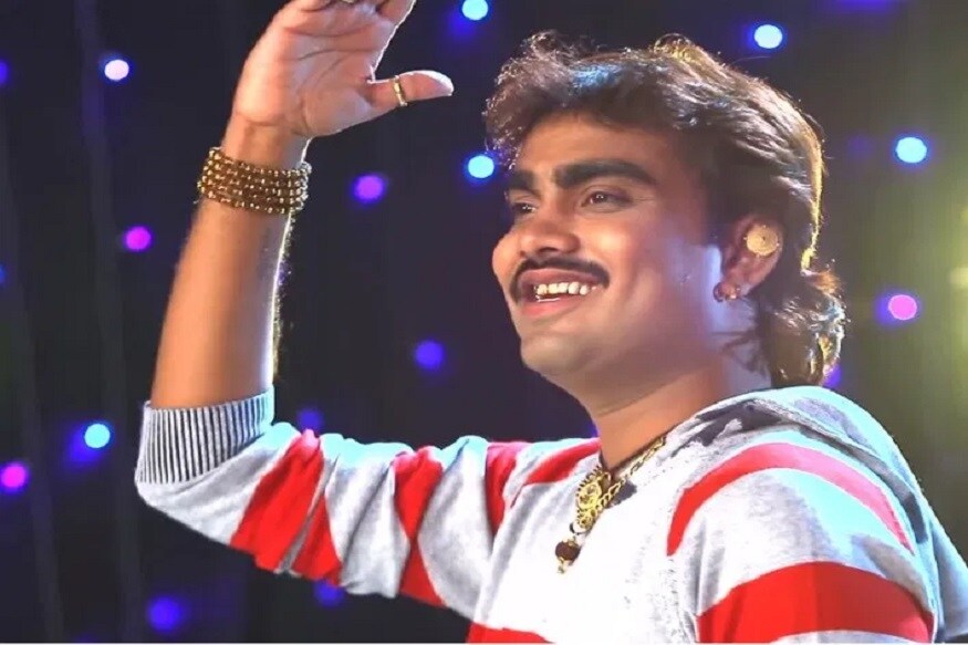તમને જણાવી દઈએ કે, લોકગાયક જીગ્નેશ કવિરાજની પણ આવો એક કડવો અનુભવ થયો છે જીગ્નેશ કવિરાજ અમદાવાદ સાયબર ક્રાઇમમાં ફરિયાદ નોંધાવી છે કે નવેમ્બર મહિના પહેલાં કોઈપણ સમયે કોઈ અજાણી વ્યક્તિએ તેના નામનું ફેસબુક એકાઉન્ટ બનાવ્યું હતું. તમને જણાવી દઈએ કે, લોકગાયક જીગ્નેશ કવિરાજની પણ આવો એક કડવો અનુભવ થયો છે જીગ્નેશ કવિરાજ અમદાવાદ સાયબર ક્રાઇમમાં ફરિયાદ નોંધાવી છે કે નવેમ્બર મહિના પહેલાં કોઈપણ સમયે કોઈ અજાણી વ્યક્તિએ તેના નામનું ફેસબુક એકાઉન્ટ બનાવ્યું હતું.