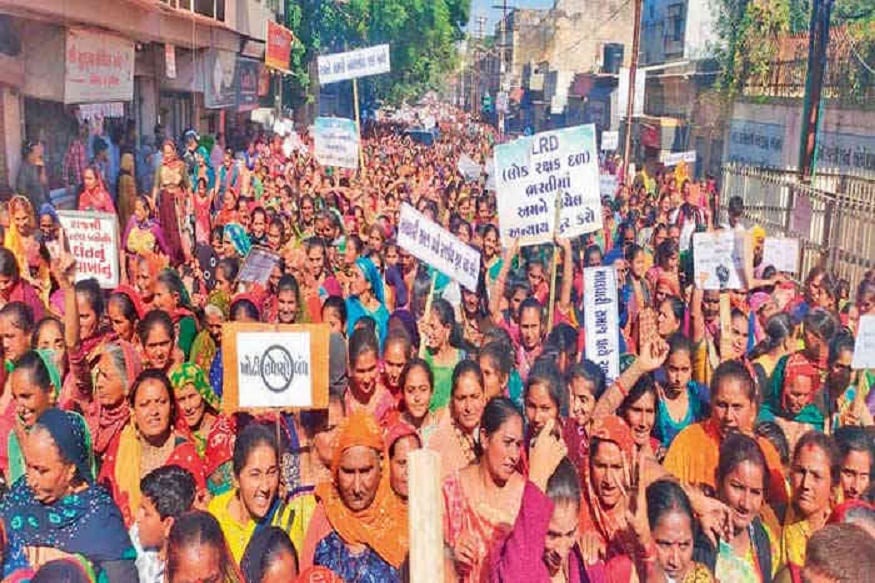 દરમિયાન આ મામલે પાટીદાર નેતા દિનેશ બાંભણિયાએ નવા આંદોલનની ચીમકી આપી છે. દિનેશ બાંભણિયાએ કહ્યું કે સરકાર અમારી સાથે ચર્ચા નહીં કરે તો અમે આંદોલન કરીશું. દરમિયાન આ મામલે પાટીદાર નેતા દિનેશ બાંભણિયાએ નવા આંદોલનની ચીમકી આપી છે. દિનેશ બાંભણિયાએ કહ્યું કે સરકાર અમારી સાથે ચર્ચા નહીં કરે તો અમે આંદોલન કરીશું.