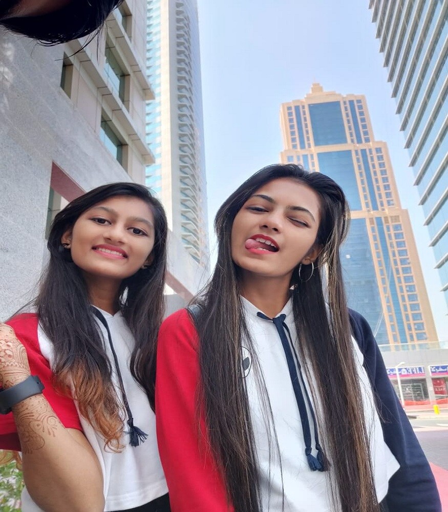 જોકે ફરવાનો શોખ સાથે દર રવિવારે ફિલ્મ જોવાની અને અઠવાડિયામાં બે વખત હોટલમાં જમવા જવાનો પણ શોખ ધરાવતા વિજય ભાઈ અને તેમનું પરિવાર પહેલેથી જ દીક્ષા લેવાનું નક્કી કર્યું હતું. જોકે મોટી દીકરી દ્રષ્ટિને ઋત્વીએ દીક્ષા લઇ લીધી હતી. જોકે ફરવાનો શોખ સાથે દર રવિવારે ફિલ્મ જોવાની અને અઠવાડિયામાં બે વખત હોટલમાં જમવા જવાનો પણ શોખ ધરાવતા વિજય ભાઈ અને તેમનું પરિવાર પહેલેથી જ દીક્ષા લેવાનું નક્કી કર્યું હતું. જોકે મોટી દીકરી દ્રષ્ટિને ઋત્વીએ દીક્ષા લઇ લીધી હતી.