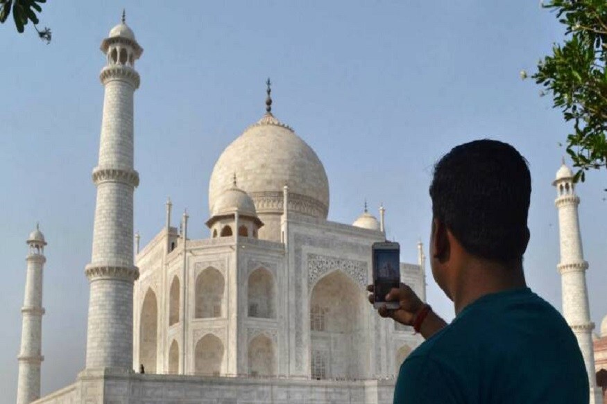 નવી દિલ્હી : પર્યટન (Tourism)ને પ્રોત્સાહન આપવાના ઉદ્દેશ્યથી કેન્દ્ર સરકાર (Central Government)એ ભારતીય પ્રવાસીઓ માટે એક કાર્યક્રમ (Programme)ની શરૂઆત કરી છે. આ કાર્યક્રમ હેઠળ વર્ષ 2022 સુધી આપના ગૃહ રાજ્યને બાદ કરતાં બાકી 15 પર્યટન સ્થળનો પ્રવાસ કરવાનો રહેશે. તેનો ખર્ચ સરકાર ઉઠાવશે. નવી દિલ્હી : પર્યટન (Tourism)ને પ્રોત્સાહન આપવાના ઉદ્દેશ્યથી કેન્દ્ર સરકાર (Central Government)એ ભારતીય પ્રવાસીઓ માટે એક કાર્યક્રમ (Programme)ની શરૂઆત કરી છે. આ કાર્યક્રમ હેઠળ વર્ષ 2022 સુધી આપના ગૃહ રાજ્યને બાદ કરતાં બાકી 15 પર્યટન સ્થળનો પ્રવાસ કરવાનો રહેશે. તેનો ખર્ચ સરકાર ઉઠાવશે.