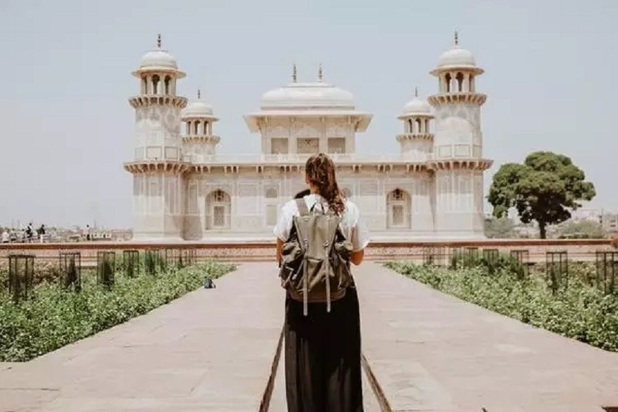 તેની જાણકારી કેન્દ્રીય પર્યટન મંત્રી (Union Tourism Minister) પ્રહ્લાદસિંહ પટેલે ઓડિશાના કોણાર્કમાં રાષ્ટ્રીય પર્યટન સંમેલનમાં આપી. પટેલે કહ્યું કે એક વર્ષમાં દેશના 15 સ્થળો પર જનારા પર્યટકોનો પ્રવાસ ખર્ચ અને તસવીર અમારી વેબસાઇટ પર અપલોડ કરવાની રહેશે. તેની જાણકારી કેન્દ્રીય પર્યટન મંત્રી (Union Tourism Minister) પ્રહ્લાદસિંહ પટેલે ઓડિશાના કોણાર્કમાં રાષ્ટ્રીય પર્યટન સંમેલનમાં આપી. પટેલે કહ્યું કે એક વર્ષમાં દેશના 15 સ્થળો પર જનારા પર્યટકોનો પ્રવાસ ખર્ચ અને તસવીર અમારી વેબસાઇટ પર અપલોડ કરવાની રહેશે.