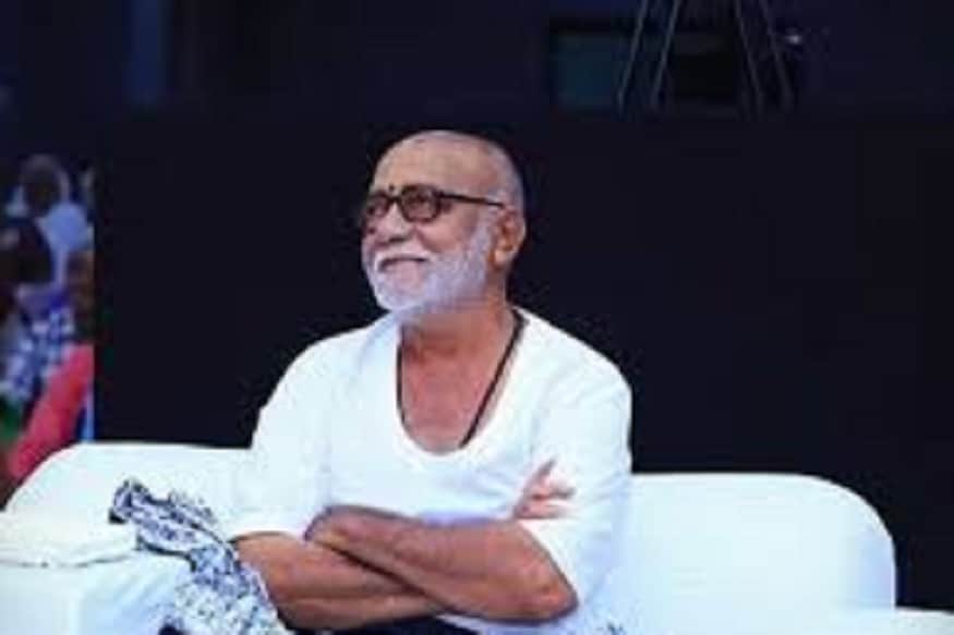 કાલવાડ પોલીસ સ્ટેશનમાં સંત સૌરભ રાધવેન્દ્ર આચાર્યની તરફથી નોંધવામાં આવેલ આ આરોપમાં કહેવામાં આવ્યું છે કે કથાવાચક મોરારિ બાપુ દ્વારા મિર્ઝાપુર સ્થિત આદિ શક્તિ પીઠમાં થોડા સમય પહેલા રામકથા દરમિયાન તેમણે ભગવાન શ્રીકૃષ્ણ વિષે અપમાનજનક અને આપત્તિજનક ટિપ્પણી કરી હતી. કાલવાડ પોલીસ સ્ટેશનમાં સંત સૌરભ રાધવેન્દ્ર આચાર્યની તરફથી નોંધવામાં આવેલ આ આરોપમાં કહેવામાં આવ્યું છે કે કથાવાચક મોરારિ બાપુ દ્વારા મિર્ઝાપુર સ્થિત આદિ શક્તિ પીઠમાં થોડા સમય પહેલા રામકથા દરમિયાન તેમણે ભગવાન શ્રીકૃષ્ણ વિષે અપમાનજનક અને આપત્તિજનક ટિપ્પણી કરી હતી.