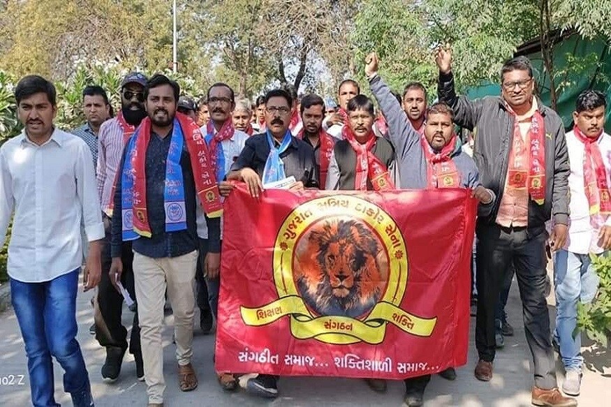 આ મામલે એલઆરડી પરીક્ષા ભરતી વિવાદમાં ભાજપ નેતા અલ્પેશ ઠાકોરની ગુજરાત ક્ષત્રિય ઠાકોર સેના અને ઓબીસી-એસસી-એસટી એક્તા મંચે ઝંપલાવ્યું હતું. પ્રથમ તબક્કામાં ઉત્તર ગુજરાત અને મધ્ય ગુજરાતના જિલ્લા અને તાલુકા કક્ષાએ એકતા મંચ અને ઠાકોર સેનાએ સરકારના પ્રતિનિધિઓને 2018નો પરિપત્ર રદ કરવા માંગ કરી હતી. આ મામલે એલઆરડી પરીક્ષા ભરતી વિવાદમાં ભાજપ નેતા અલ્પેશ ઠાકોરની ગુજરાત ક્ષત્રિય ઠાકોર સેના અને ઓબીસી-એસસી-એસટી એક્તા મંચે ઝંપલાવ્યું હતું. પ્રથમ તબક્કામાં ઉત્તર ગુજરાત અને મધ્ય ગુજરાતના જિલ્લા અને તાલુકા કક્ષાએ એકતા મંચ અને ઠાકોર સેનાએ સરકારના પ્રતિનિધિઓને 2018નો પરિપત્ર રદ કરવા માંગ કરી હતી.