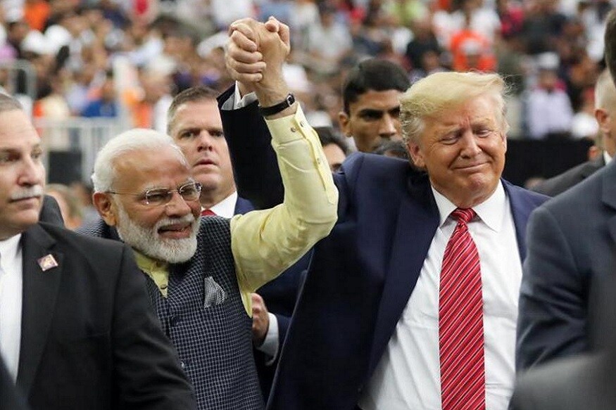 સૂત્રો પાસેથી મળતી માહિતી પ્રમાણે, નવી દિલ્હી ઉપરાંત ટ્રમ્પ જે પણ શહેરમાં જશે. ત્યાં તેઓ હ્યૂસ્ટનમાં આયોજિત 'હાઉડી મોદી' જેવો એક કાર્યક્રમનું આયોજન થશે. સંભાવના છે કે આ શહેર અમદાવાદ જ હશે. જોકે, આની હજી કોઇ ઓફિશીયલ જાહેરાત થઇ નથી. મહત્વનું છે કે આ કાર્યક્રમમાં પીએમ મોદી પણ હાજર રહેશે. સૂત્રો પાસેથી મળતી માહિતી પ્રમાણે, નવી દિલ્હી ઉપરાંત ટ્રમ્પ જે પણ શહેરમાં જશે. ત્યાં તેઓ હ્યૂસ્ટનમાં આયોજિત 'હાઉડી મોદી' જેવો એક કાર્યક્રમનું આયોજન થશે. સંભાવના છે કે આ શહેર અમદાવાદ જ હશે. જોકે, આની હજી કોઇ ઓફિશીયલ જાહેરાત થઇ નથી. મહત્વનું છે કે આ કાર્યક્રમમાં પીએમ મોદી પણ હાજર રહેશે.