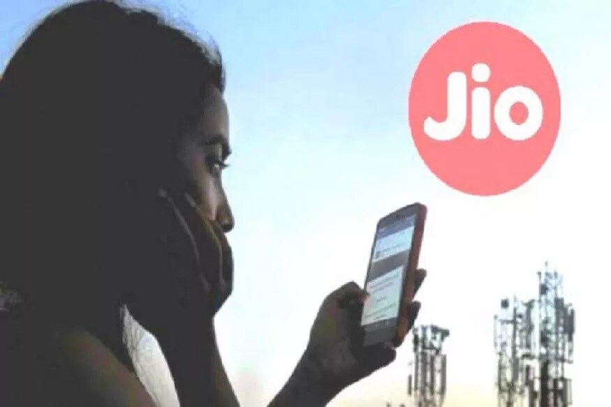 મુંબઈ : રિલાયન્સ જિયો (Reliance Jio) પોતાના ગ્રાહકો માટે ઉત્તમ પ્લાન ઓફરો રજૂ કરે છે. કોલિંગ હોય કે ઇન્ટરનેટ ડેટા પ્લાન (jio calling and data benefits) હોય આ કંપની ગ્રાહકોનાં ખિસ્સા પ્રમાણે ઓફર આપે છે. એટલું જ નહીં જિયો પોતાના રિચાર્જ પ્લાનની સાથે જિયો એપ્સ પણ તમે મફતમાં વાપરી શકો છો. જો તમારૂં બજેટ ઓછું છે અને વધારે ફાયદા જોઇએ તો જિયો 150 રૂપિયાછી ઓછાનો પ્લાન પણ ઓફર કરે છે. જેમાં અનેક ફાયદા છે. તો આજે આપણે જિયોનાં 149 રૂપિયાનાં પ્લાન અંગે વાત કરીશું. મુંબઈ : રિલાયન્સ જિયો (Reliance Jio) પોતાના ગ્રાહકો માટે ઉત્તમ પ્લાન ઓફરો રજૂ કરે છે. કોલિંગ હોય કે ઇન્ટરનેટ ડેટા પ્લાન (jio calling and data benefits) હોય આ કંપની ગ્રાહકોનાં ખિસ્સા પ્રમાણે ઓફર આપે છે. એટલું જ નહીં જિયો પોતાના રિચાર્જ પ્લાનની સાથે જિયો એપ્સ પણ તમે મફતમાં વાપરી શકો છો. જો તમારૂં બજેટ ઓછું છે અને વધારે ફાયદા જોઇએ તો જિયો 150 રૂપિયાછી ઓછાનો પ્લાન પણ ઓફર કરે છે. જેમાં અનેક ફાયદા છે. તો આજે આપણે જિયોનાં 149 રૂપિયાનાં પ્લાન અંગે વાત કરીશું.