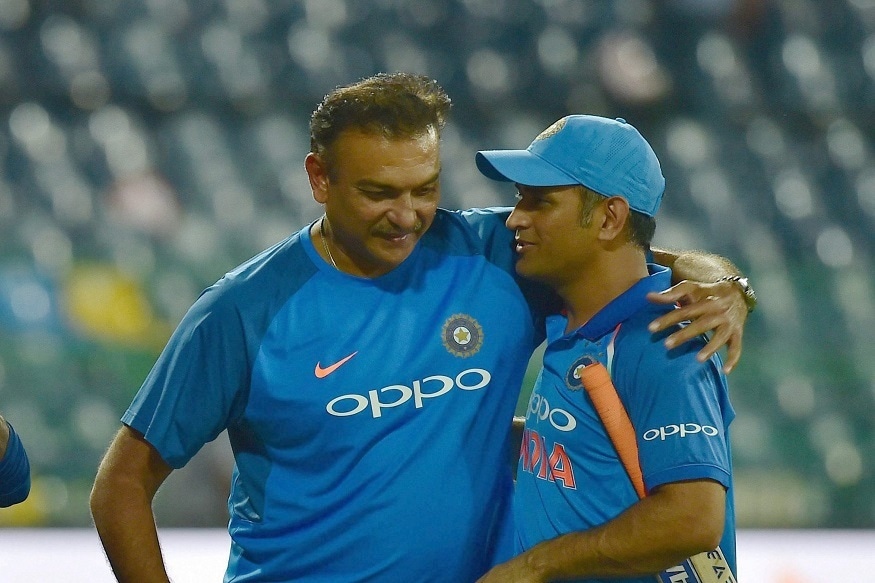 નવી દિલ્હી : ભારતીય ક્રિકેટ ટીમ (Indian Cricket Team)ના પૂર્વ કેપ્ટન મહેન્દ્રસિંહ ધોની (Mahendra Singh Dhoni)ની નિવૃત્તિની અટકળો વચ્ચે ટીમ ઇન્ડિયાના હેડ કોચ રવિ શાસ્ત્રી (Ravi Shastri)એ આ મુદ્દે સનસનાટીર્યું નિવેદન આપ્યું છે. રવિ શાસ્ત્રીએ સીએનએન ન્યૂઝ 18 સાથેની વાતચીતમાં સંકેત આપ્યા છે કે ધોની જલ્દી પોતાની વન-ડે કારકિર્દીને અલવિદા કહી શકે છે. જોકે આ પછી પણ તે ટી-20 ક્રિકેટમાં રમવાનું ચાલું રાખશે. ધોની ટેસ્ટ ક્રિકેટમાં પહેલા જ નિવૃત્તિ લઈ ચૂક્યો છે. જો રવિ શાસ્ત્રીને વાત પર વિશ્વાસ કરવામાં આવે તો ધોની ઓસ્ટ્રેલિયામાં આ વર્ષે યોજાનાર ટી-20 વર્લ્ડ કપમાં પણ રમતો જોવા મળી શકે છે. નવી દિલ્હી : ભારતીય ક્રિકેટ ટીમ (Indian Cricket Team)ના પૂર્વ કેપ્ટન મહેન્દ્રસિંહ ધોની (Mahendra Singh Dhoni)ની નિવૃત્તિની અટકળો વચ્ચે ટીમ ઇન્ડિયાના હેડ કોચ રવિ શાસ્ત્રી (Ravi Shastri)એ આ મુદ્દે સનસનાટીર્યું નિવેદન આપ્યું છે. રવિ શાસ્ત્રીએ સીએનએન ન્યૂઝ 18 સાથેની વાતચીતમાં સંકેત આપ્યા છે કે ધોની જલ્દી પોતાની વન-ડે કારકિર્દીને અલવિદા કહી શકે છે. જોકે આ પછી પણ તે ટી-20 ક્રિકેટમાં રમવાનું ચાલું રાખશે. ધોની ટેસ્ટ ક્રિકેટમાં પહેલા જ નિવૃત્તિ લઈ ચૂક્યો છે. જો રવિ શાસ્ત્રીને વાત પર વિશ્વાસ કરવામાં આવે તો ધોની ઓસ્ટ્રેલિયામાં આ વર્ષે યોજાનાર ટી-20 વર્લ્ડ કપમાં પણ રમતો જોવા મળી શકે છે.