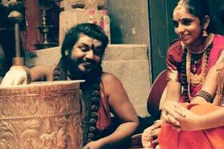 ઇક્વાડોરમાં શરણ લેવાનો પ્રયાસ : વર્ષ 2018માં જ નિત્યાનંદના પાસપોર્ટની વેલિડિટી પૂરી થઈ ગઈ હતી. કર્ણાટકની પોલીસે તેને રિન્યૂ કરવાનો ઇન્કાર કરી દીધો હતો. ત્યારબાદ નિત્યાનંદ અચાનક જ દેશ છોડીને ભાગી ગયો. ઇક્વાડોરમાં શરણ લેવાનો પ્રયાસ : વર્ષ 2018માં જ નિત્યાનંદના પાસપોર્ટની વેલિડિટી પૂરી થઈ ગઈ હતી. કર્ણાટકની પોલીસે તેને રિન્યૂ કરવાનો ઇન્કાર કરી દીધો હતો. ત્યારબાદ નિત્યાનંદ અચાનક જ દેશ છોડીને ભાગી ગયો.