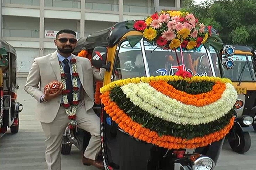 પહેલા તો દીકરાની ઈચ્છા સામે પરિવાર મુજવણમાં હતો પરંતુ પછી તેઓ પણ રીક્ષામાં બેસી લગ્ન મંડપ સુધી જવાનું નક્કી કર્યું અને પટેલ પરિવાર વરરાજા સાથે ૨૪ જેટલા પરિવારના સભ્યો ૧૨ રીક્ષા લઇ સાઈમંદિરથી ૫ કિલોમીટર દુર લેઉવા પાટીદાર વાડી ખાતે પહોંચ્યા હતા. પહેલા તો દીકરાની ઈચ્છા સામે પરિવાર મુજવણમાં હતો પરંતુ પછી તેઓ પણ રીક્ષામાં બેસી લગ્ન મંડપ સુધી જવાનું નક્કી કર્યું અને પટેલ પરિવાર વરરાજા સાથે ૨૪ જેટલા પરિવારના સભ્યો ૧૨ રીક્ષા લઇ સાઈમંદિરથી ૫ કિલોમીટર દુર લેઉવા પાટીદાર વાડી ખાતે પહોંચ્યા હતા.