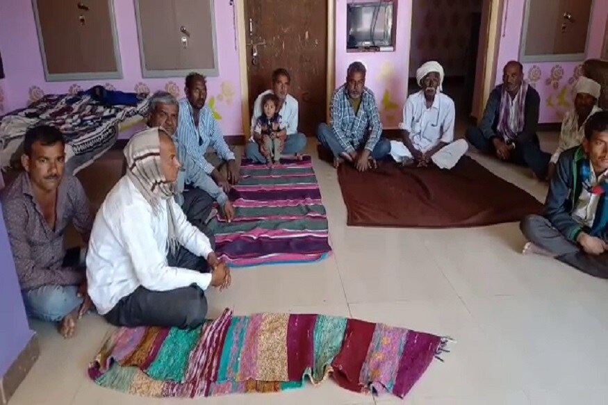 જેના પગલે જયપાલ નીચે પડ્યો હતો અને પાછલા બસના પાછલા ટાયરમાં આવી ગયો હતો. જેના પગલે ચકદાઈ જતાં મોત નીપજ્યું હતું. ઘટનાથી અન્ય વિદ્યાર્થીઓમાં પણ ભય ફેલાયો હતો. જેના પગલે જયપાલ નીચે પડ્યો હતો અને પાછલા બસના પાછલા ટાયરમાં આવી ગયો હતો. જેના પગલે ચકદાઈ જતાં મોત નીપજ્યું હતું. ઘટનાથી અન્ય વિદ્યાર્થીઓમાં પણ ભય ફેલાયો હતો.