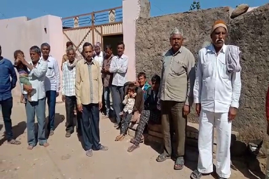બીજી તરફ ઘટનાની જાણ થતાં જ ગામના લોકો એકત્ર થયા હતા. અને વિદ્યાર્થીના મોતના પગલે પરિવારજનોમાં માતમ છવાયો હતો. બીજી તરફ ઘટનાની જાણ થતાં જ ગામના લોકો એકત્ર થયા હતા. અને વિદ્યાર્થીના મોતના પગલે પરિવારજનોમાં માતમ છવાયો હતો.