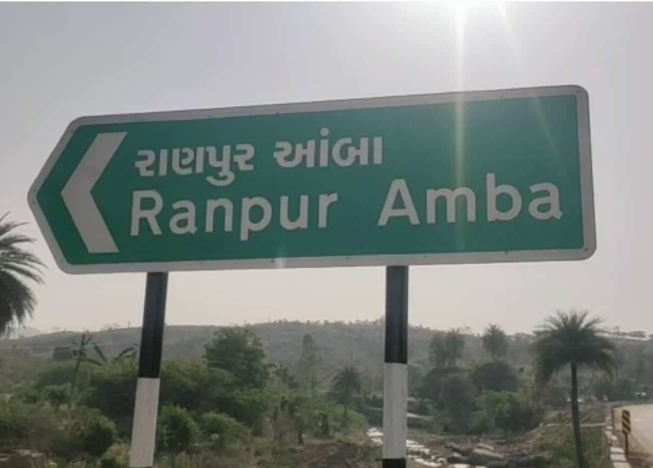 વિદ્યાર્થિનીનાં મોતને પગલે ગામ લોકો અને આદિવાસી સમાજમાં ઘણો જ રોષ જોવા મળી રહ્યો છે. આ ઘટનાનાં રોષનાં પગલે આ શાળા આજે સ્વયંભૂ બંધ છે. અહીં કોઇ વિદ્યાર્થીઓ નથી આવ્યાં કે ન કોઇ શિક્ષકો આવ્યાં છે. વિદ્યાર્થિનીનાં મોતને પગલે ગામ લોકો અને આદિવાસી સમાજમાં ઘણો જ રોષ જોવા મળી રહ્યો છે. આ ઘટનાનાં રોષનાં પગલે આ શાળા આજે સ્વયંભૂ બંધ છે. અહીં કોઇ વિદ્યાર્થીઓ નથી આવ્યાં કે ન કોઇ શિક્ષકો આવ્યાં છે.