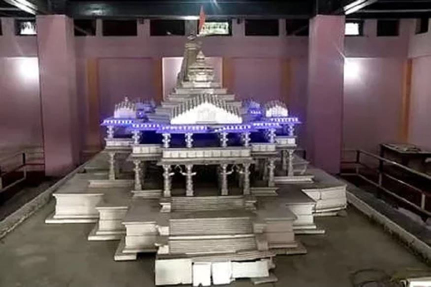 સિંહે વધુમાં કહ્યું કે, અયોધ્યા શોધ સંસ્થાન દુનિયાભરમાં રામની સાંસ્કૃતિક ઉપસ્થિતિને પ્રદર્શિત કરવા માટે અનેક દેશોથી રામલીલાના પ્રતીકોને મોટા પોસ્ટર અને કટ-આઉટ તૈયારી કરી રહી છે. તેને રામ મંદિર તરફ જતાં રસ્તે લગાવવામાં આવશે. (ફાઇલ તસવીર) સિંહે વધુમાં કહ્યું કે, અયોધ્યા શોધ સંસ્થાન દુનિયાભરમાં રામની સાંસ્કૃતિક ઉપસ્થિતિને પ્રદર્શિત કરવા માટે અનેક દેશોથી રામલીલાના પ્રતીકોને મોટા પોસ્ટર અને કટ-આઉટ તૈયારી કરી રહી છે. તેને રામ મંદિર તરફ જતાં રસ્તે લગાવવામાં આવશે. (ફાઇલ તસવીર)