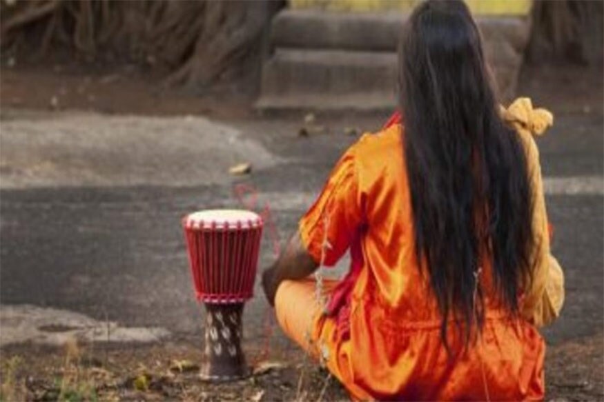 એક છોકરી ગાયબ થતાં માતાએ ફરિયાદ કરી : પાંચેય છોકરીઓમાંથી એક ગાયબ થઈ જતાં તેની માતાએ પોલીસમાં ફરિયાદ કરી હતી. જે બાદ તેની શોધખોળ શરૂ કરવામાં આવી હતી. જે બાદમાં માલુમ પડ્યું કે છોકરીએ પોતાની મરજીથી સોમનાથ સાથે લગ્ન કરી લીધા છે. છોકરીને પૂછપરછ દરમિયાન માલુમ પડ્યું કે સોમનાથ તેની સાથે બળજબરીથી શારીરિક સંબંધ બાંધતો હતો. અન્ય છોકરીઓને પૂછવામાં આવ્યું ત્યારે તેમણે પણ કહ્યું કે તેમની સાથે પણ આવું જ થયું છે. એક છોકરી ગાયબ થતાં માતાએ ફરિયાદ કરી : પાંચેય છોકરીઓમાંથી એક ગાયબ થઈ જતાં તેની માતાએ પોલીસમાં ફરિયાદ કરી હતી. જે બાદ તેની શોધખોળ શરૂ કરવામાં આવી હતી. જે બાદમાં માલુમ પડ્યું કે છોકરીએ પોતાની મરજીથી સોમનાથ સાથે લગ્ન કરી લીધા છે. છોકરીને પૂછપરછ દરમિયાન માલુમ પડ્યું કે સોમનાથ તેની સાથે બળજબરીથી શારીરિક સંબંધ બાંધતો હતો. અન્ય છોકરીઓને પૂછવામાં આવ્યું ત્યારે તેમણે પણ કહ્યું કે તેમની સાથે પણ આવું જ થયું છે.