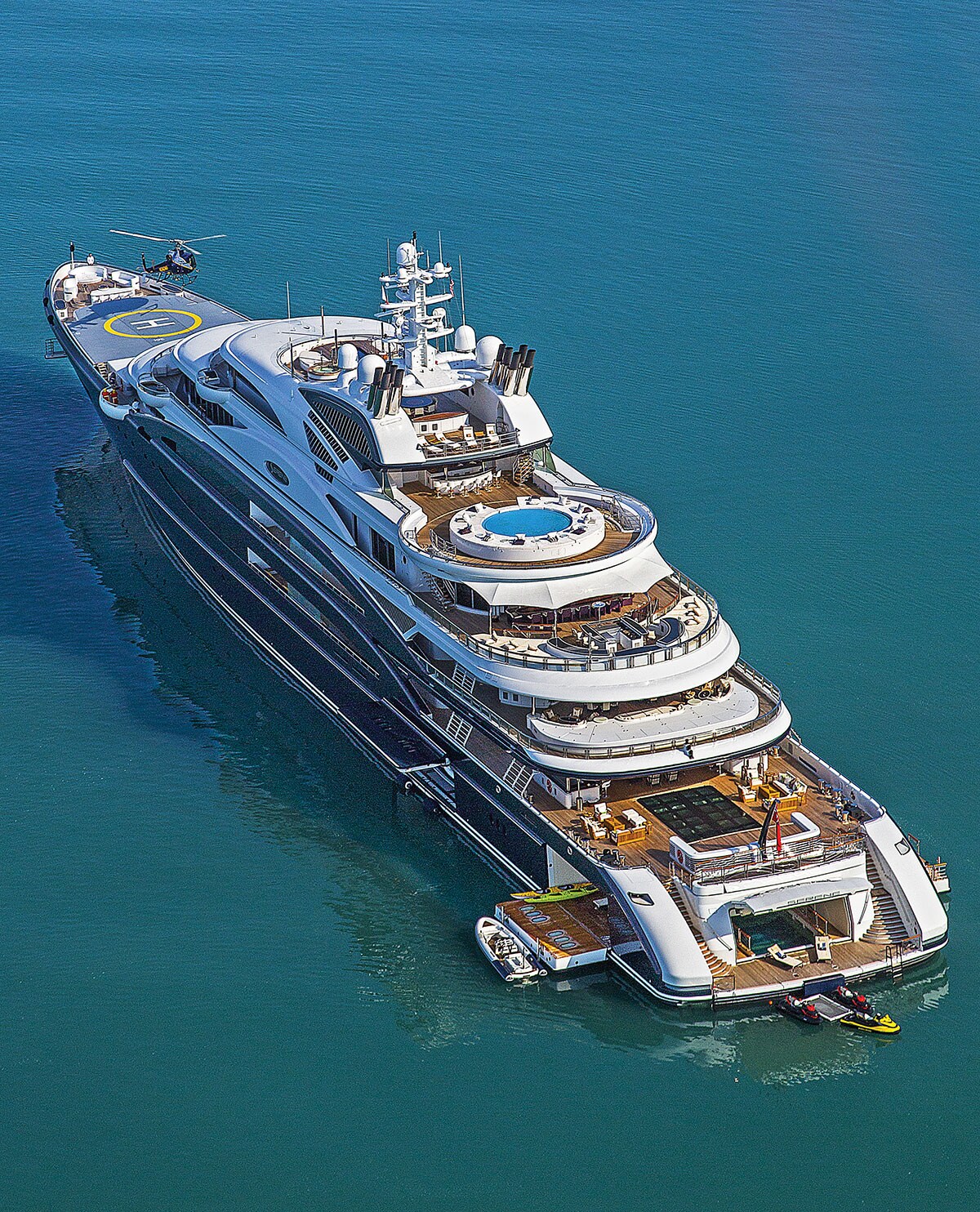 Bill gates, lahir 28 oktober 1955, adalah seorang pebisnis, investor, filantropis, serta mantan ceo yang saat ini menjabat sebagai ketua microsoft, perusahaan perangkat lunak yang ia dirikan bersama paul allen. Bill Gates Buys Hydrogen-Powered Superyacht Worth Rs 4,600 ...